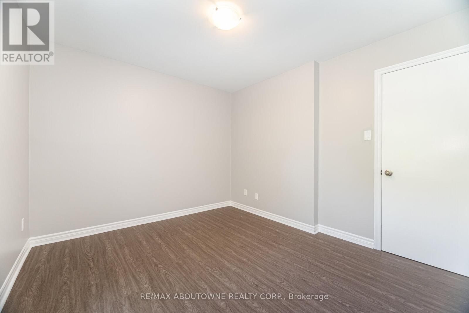 674 Francis Road, Burlington, Ontario  L7T 3X7 - Photo 24 - W12382660