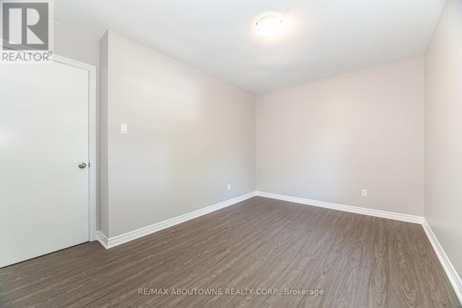 674 Francis Road, Burlington, Ontario  L7T 3X7 - Photo 29 - W12382660