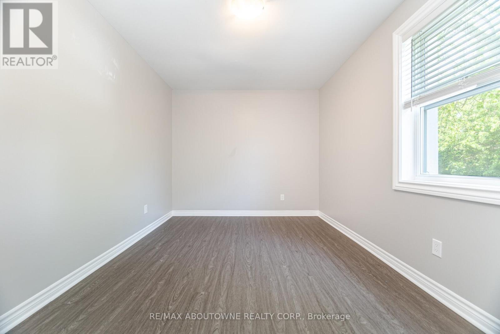 674 Francis Road, Burlington, Ontario  L7T 3X7 - Photo 30 - W12382660