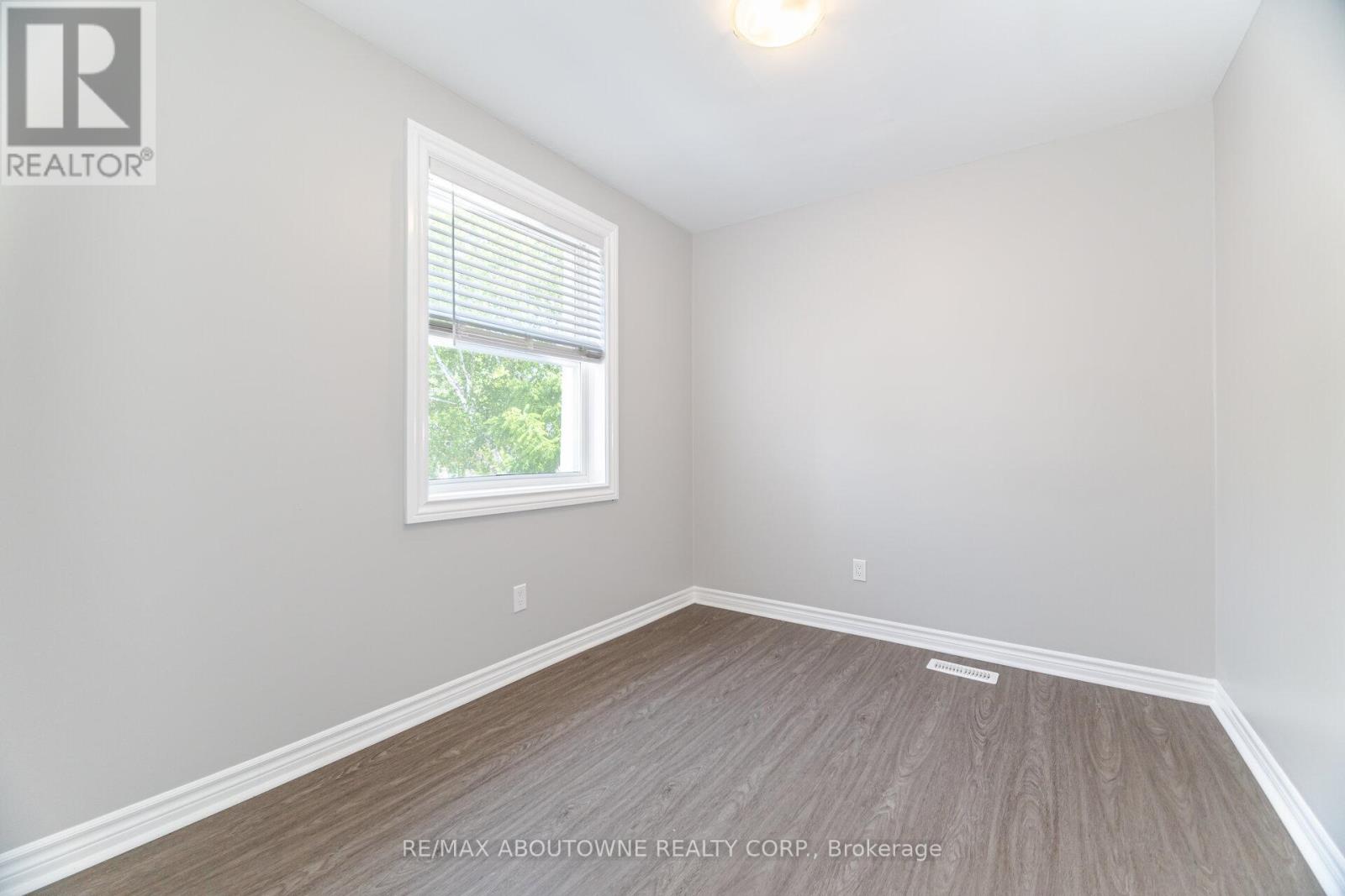 674 Francis Road, Burlington, Ontario  L7T 3X7 - Photo 33 - W12382660