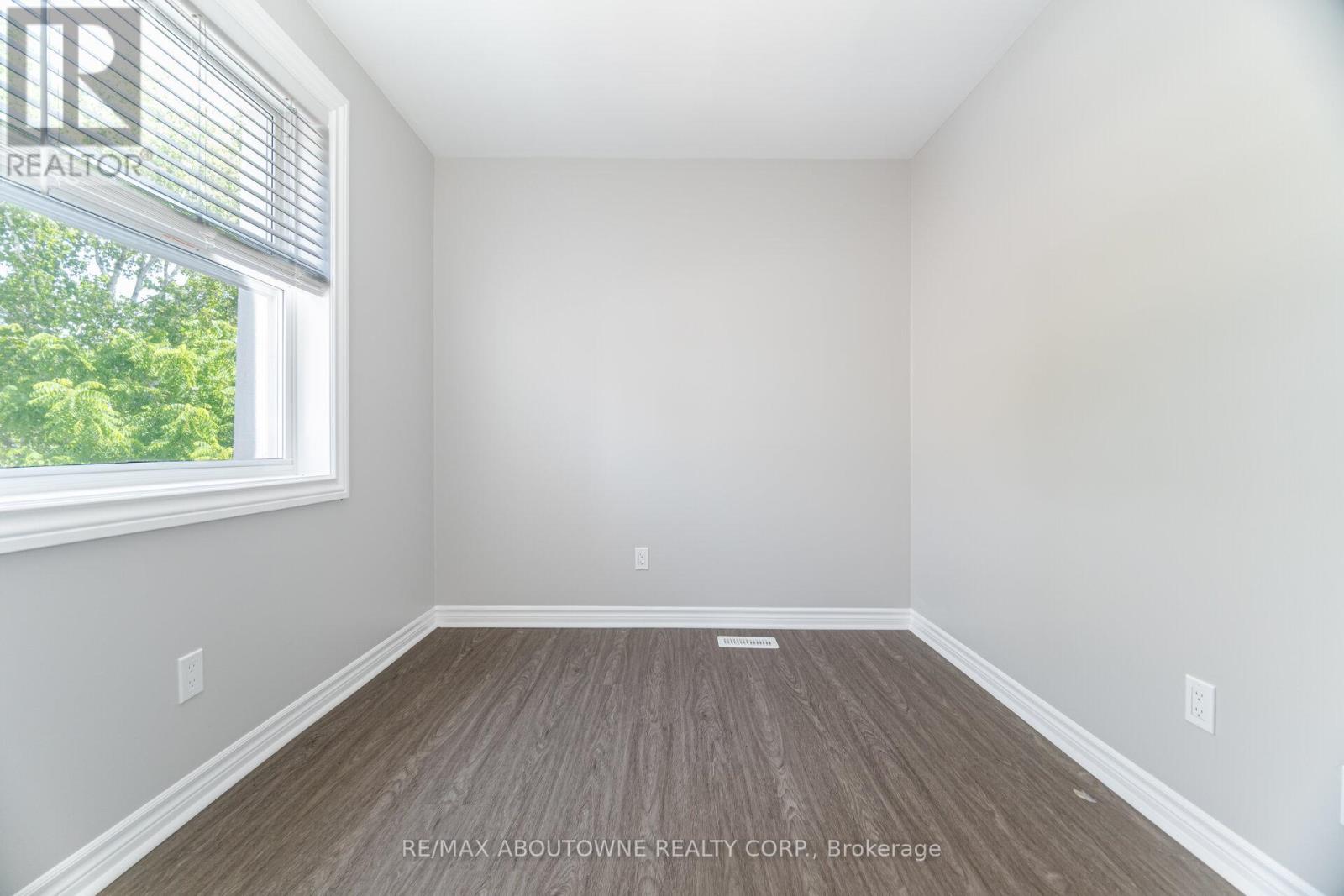 674 Francis Road, Burlington, Ontario  L7T 3X7 - Photo 35 - W12382660