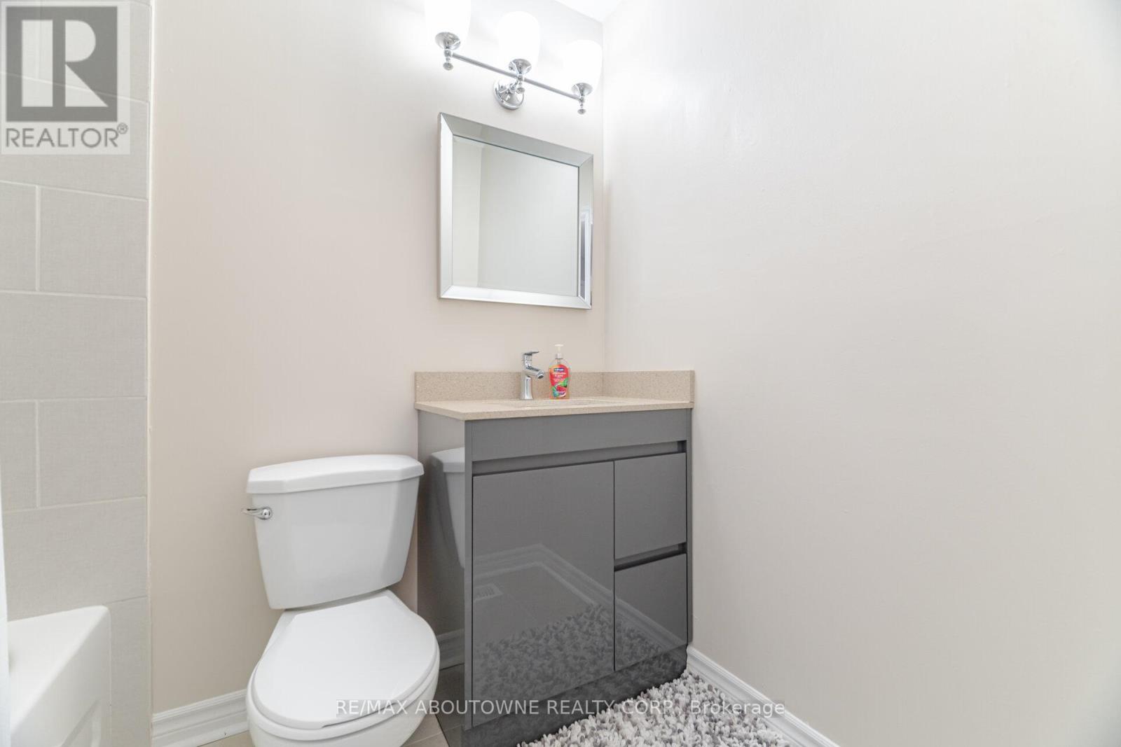 674 Francis Road, Burlington, Ontario  L7T 3X7 - Photo 37 - W12382660