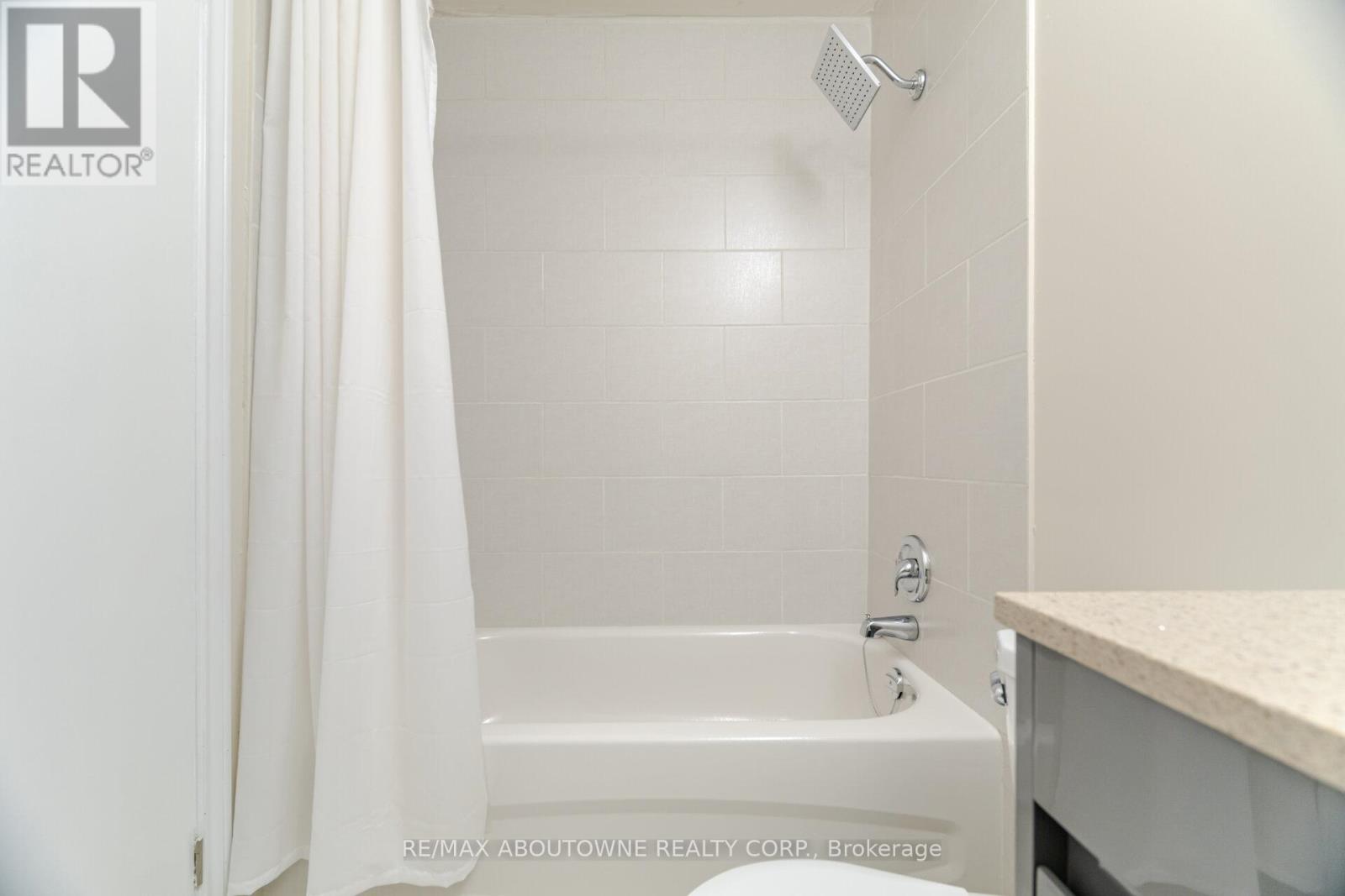 674 Francis Road, Burlington, Ontario  L7T 3X7 - Photo 38 - W12382660