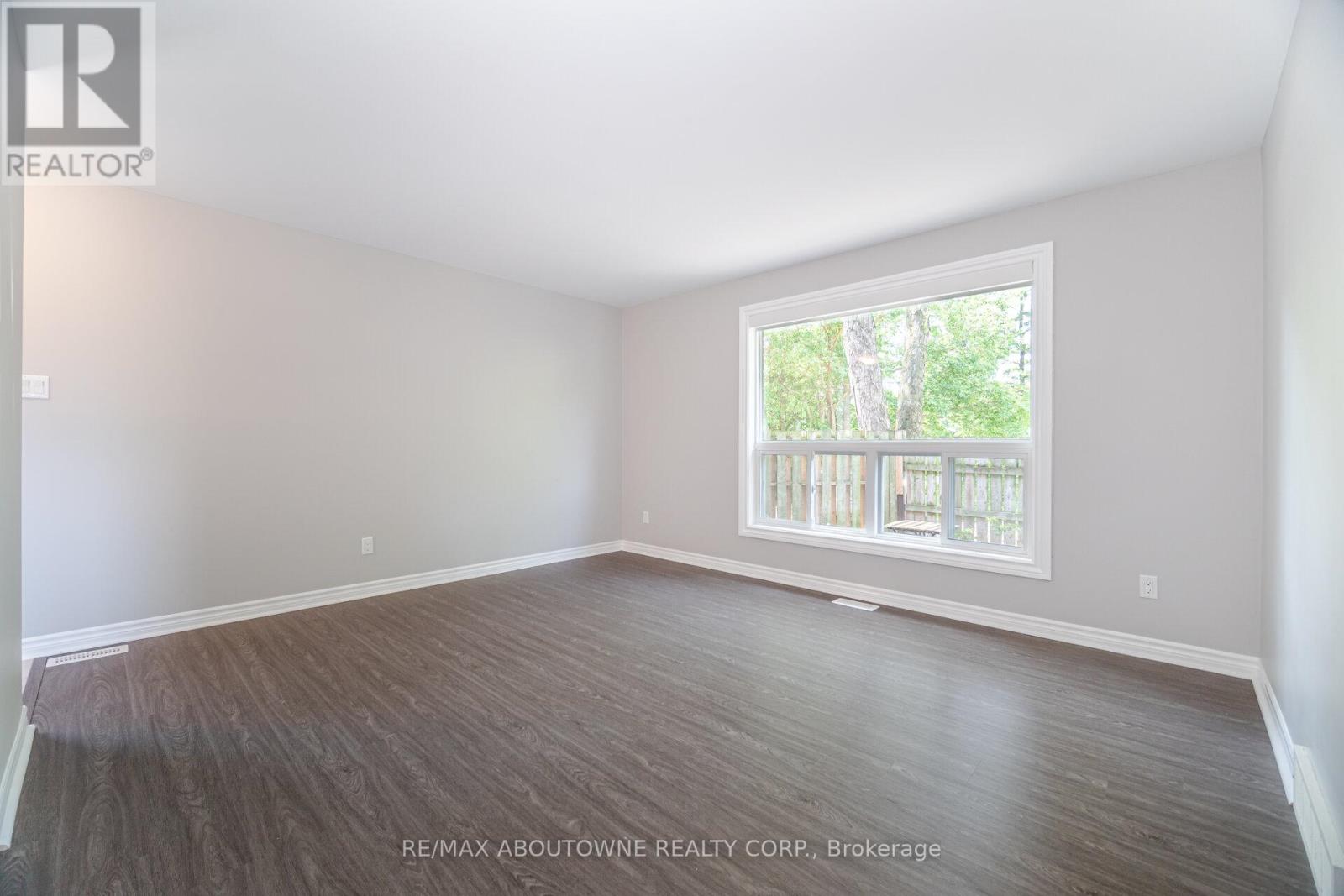 674 Francis Road, Burlington, Ontario  L7T 3X7 - Photo 6 - W12382660