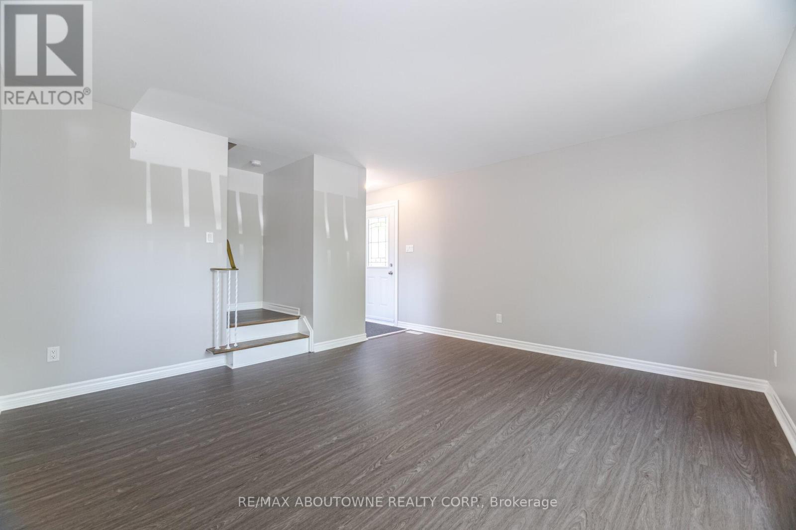 674 Francis Road, Burlington, Ontario  L7T 3X7 - Photo 7 - W12382660