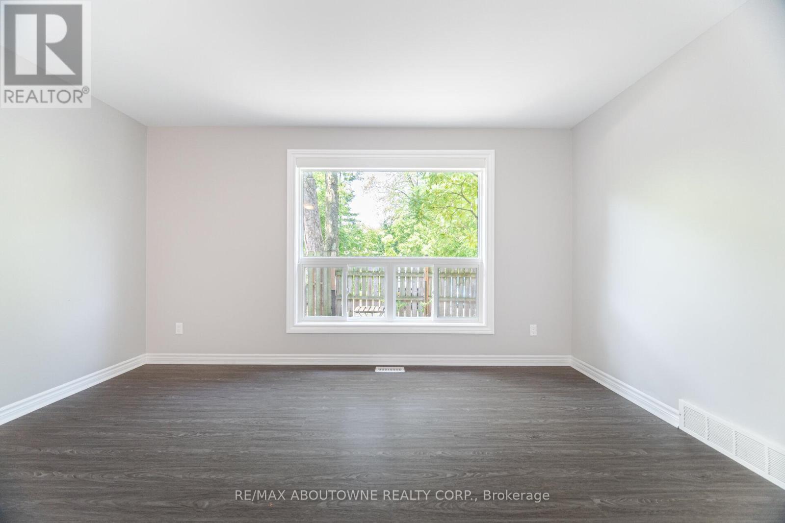 674 Francis Road, Burlington, Ontario  L7T 3X7 - Photo 8 - W12382660