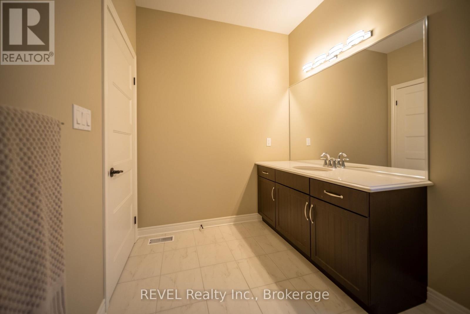 5 Tulip Tree Road, Niagara-On-The-Lake, Ontario  L0S 1J1 - Photo 10 - X12382692