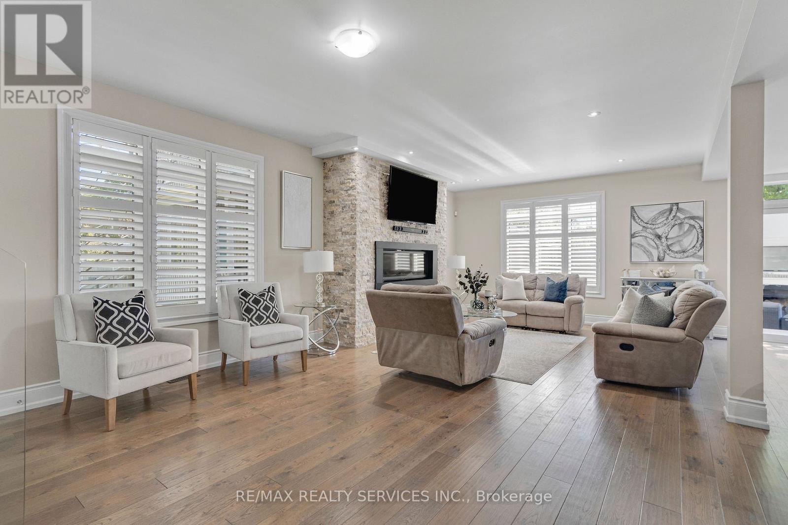 958 Beach Boulevard, Hamilton (Hamilton Beach), Ontario  L8H 6Z4 - Photo 8 - X12382681