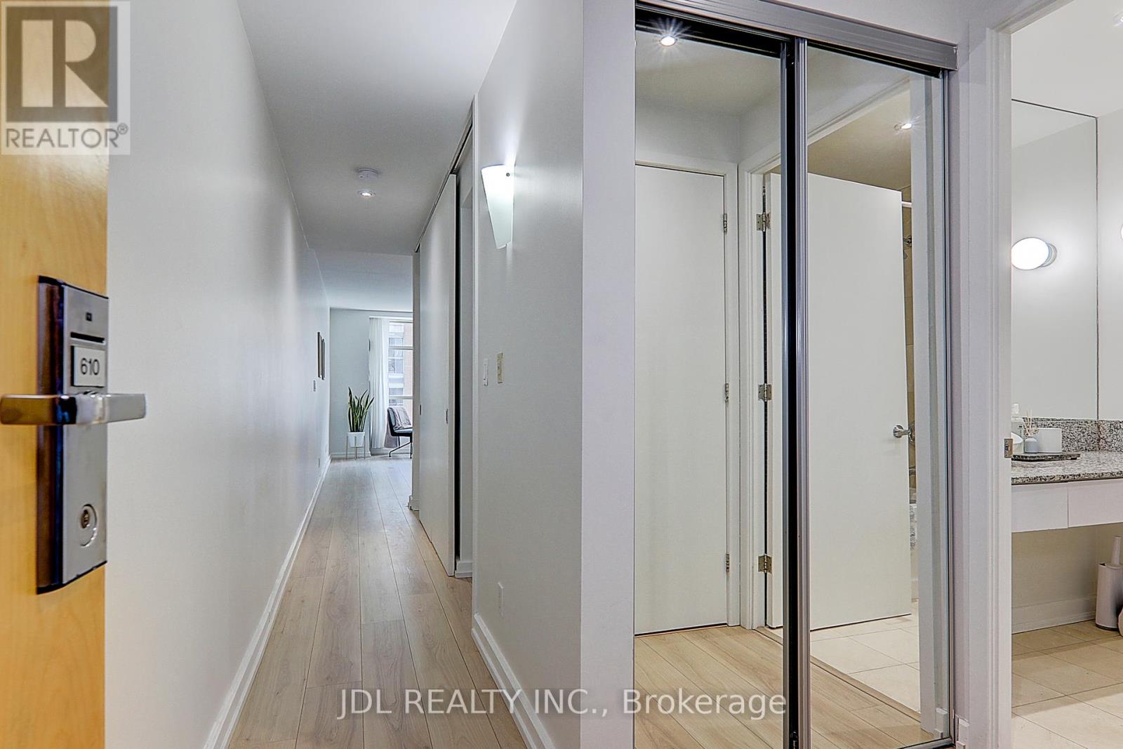 610 - 36 Blue Jays Way, Toronto, Ontario  M5V 3T3 - Photo 4 - C12382690
