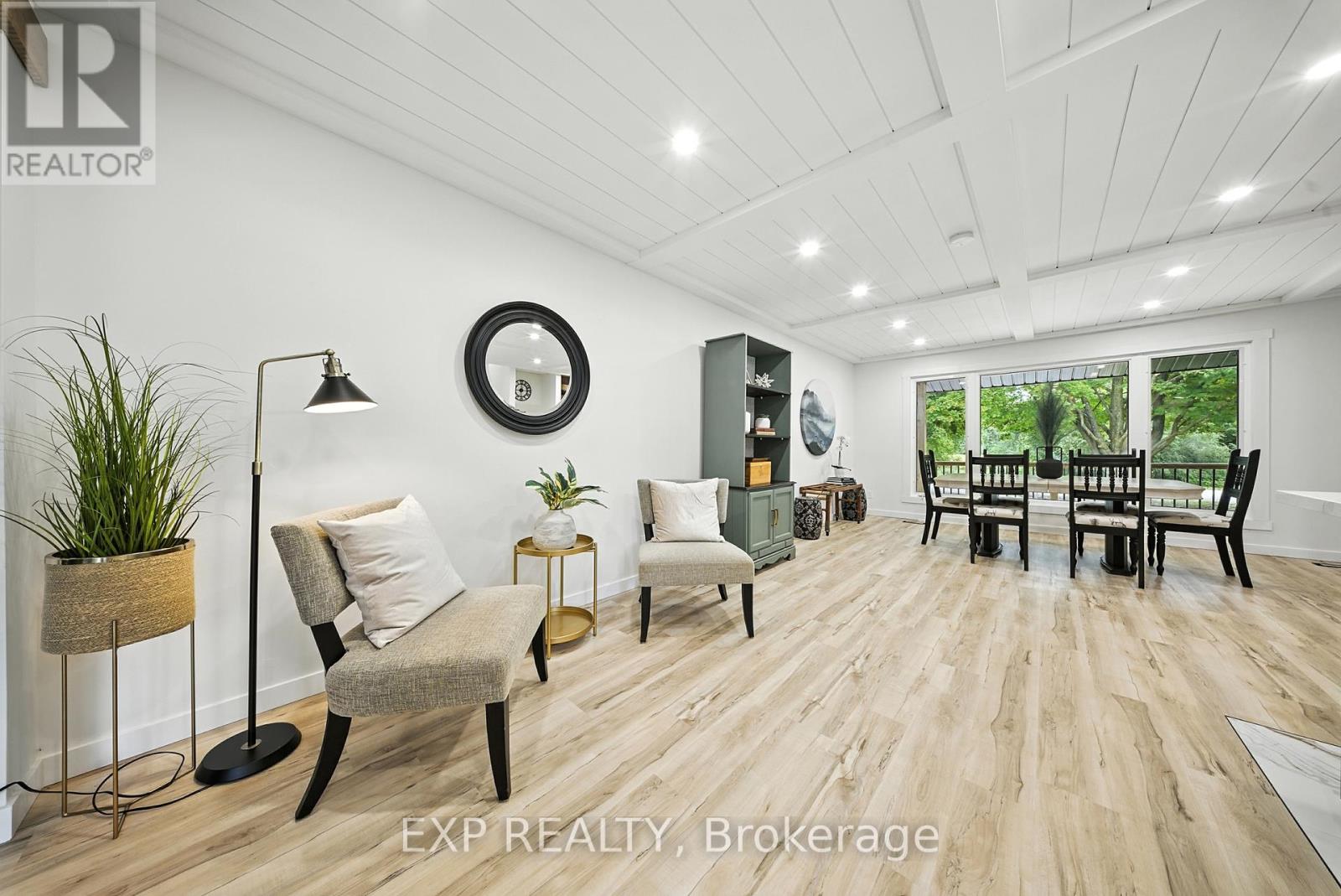 92 Mary Street, Clearview, Ontario  L0M 1G0 - Photo 12 - S12382697