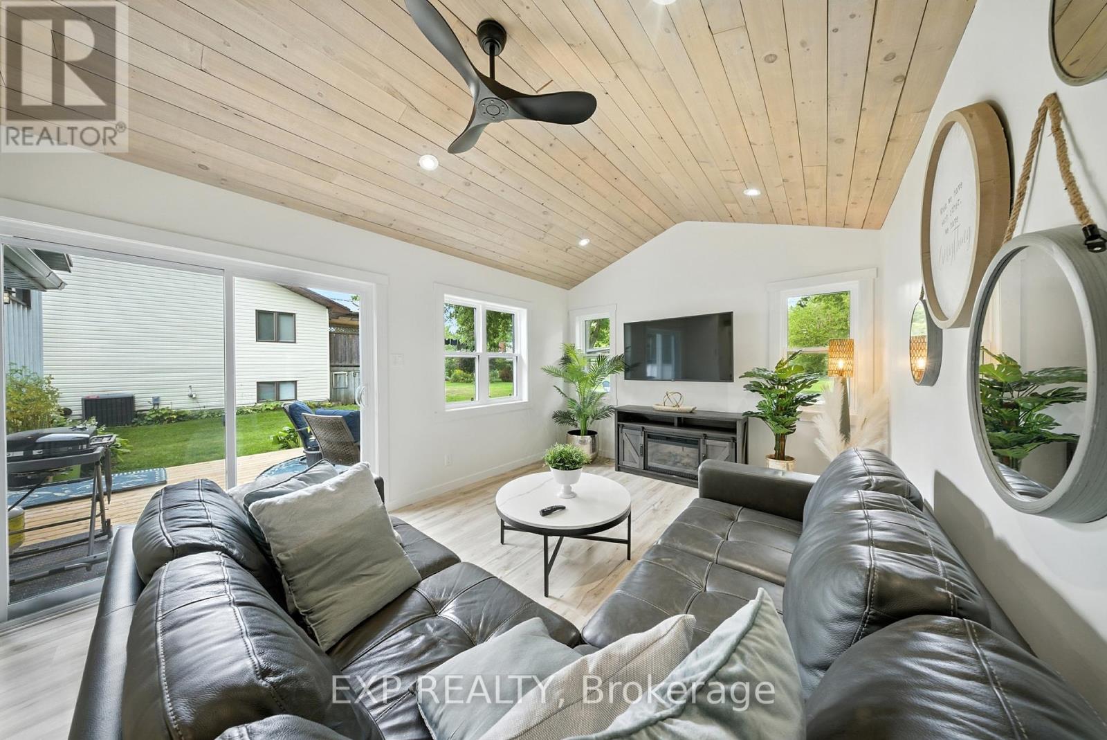 92 Mary Street, Clearview, Ontario  L0M 1G0 - Photo 17 - S12382697