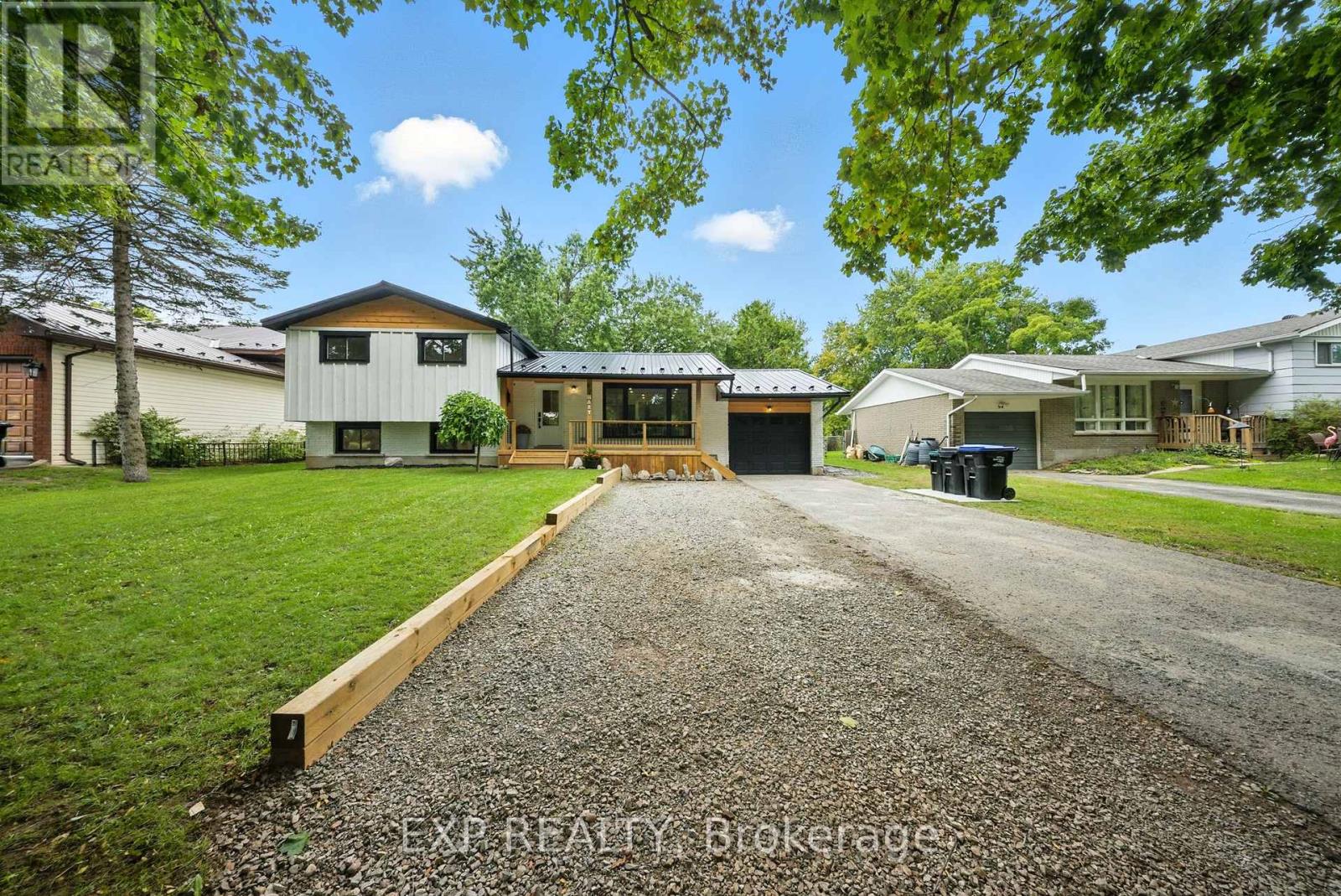 92 Mary Street, Clearview, Ontario  L0M 1G0 - Photo 2 - S12382697