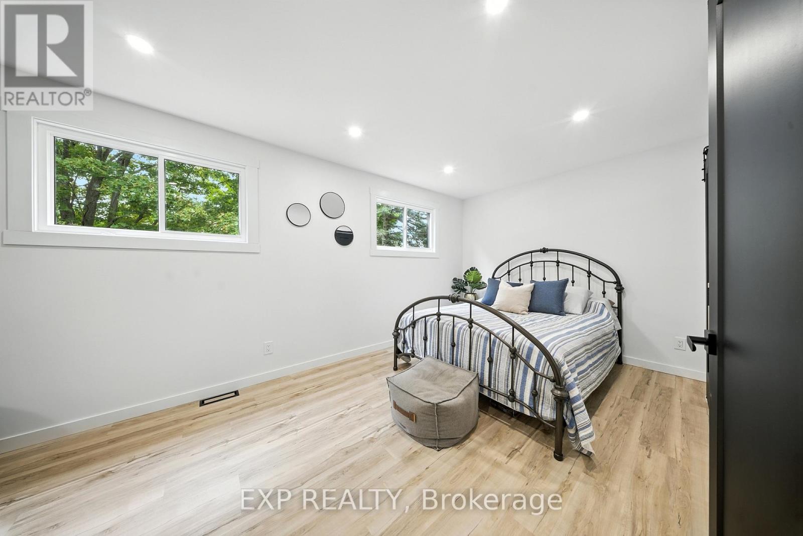 92 Mary Street, Clearview, Ontario  L0M 1G0 - Photo 24 - S12382697
