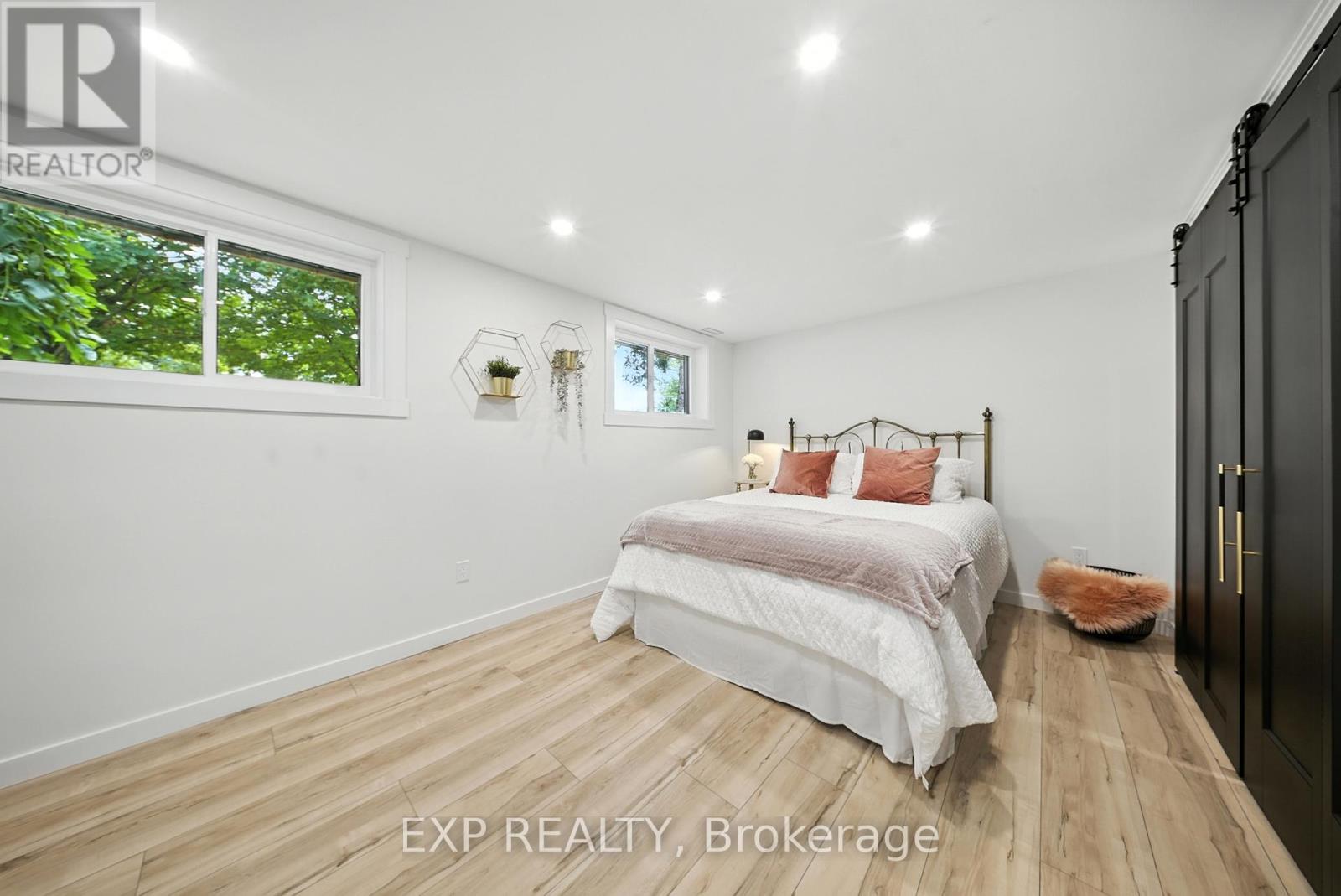 92 Mary Street, Clearview, Ontario  L0M 1G0 - Photo 28 - S12382697