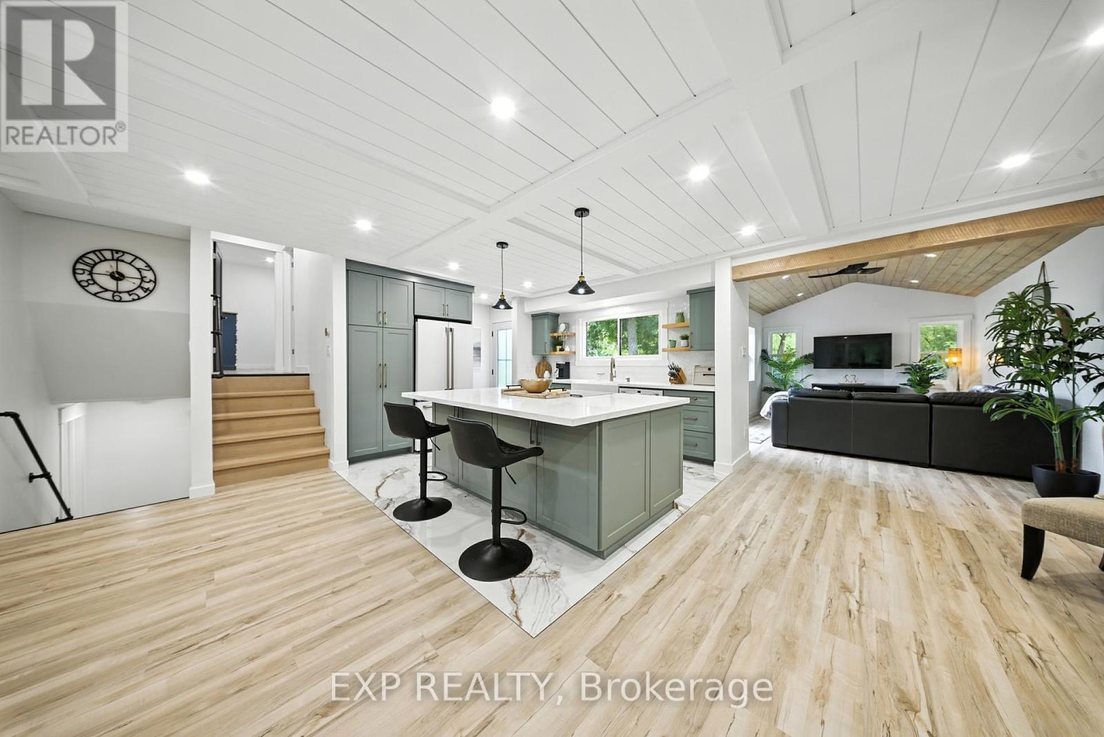 92 Mary Street, Clearview, Ontario  L0M 1G0 - Photo 6 - S12382697