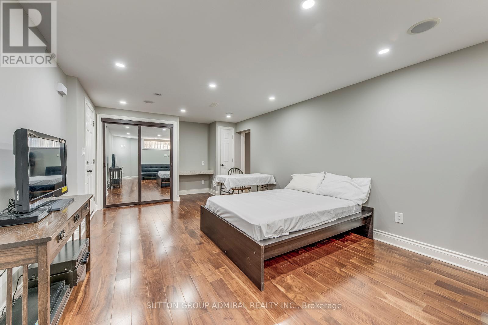 69 Norgrove Crescent, Toronto, Ontario  M9P 3C7 - Photo 15 - W12382709