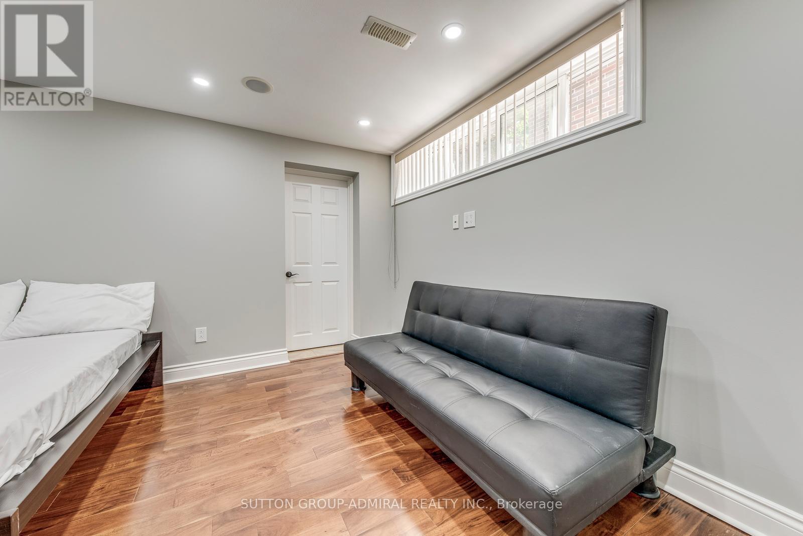 69 Norgrove Crescent, Toronto, Ontario  M9P 3C7 - Photo 16 - W12382709