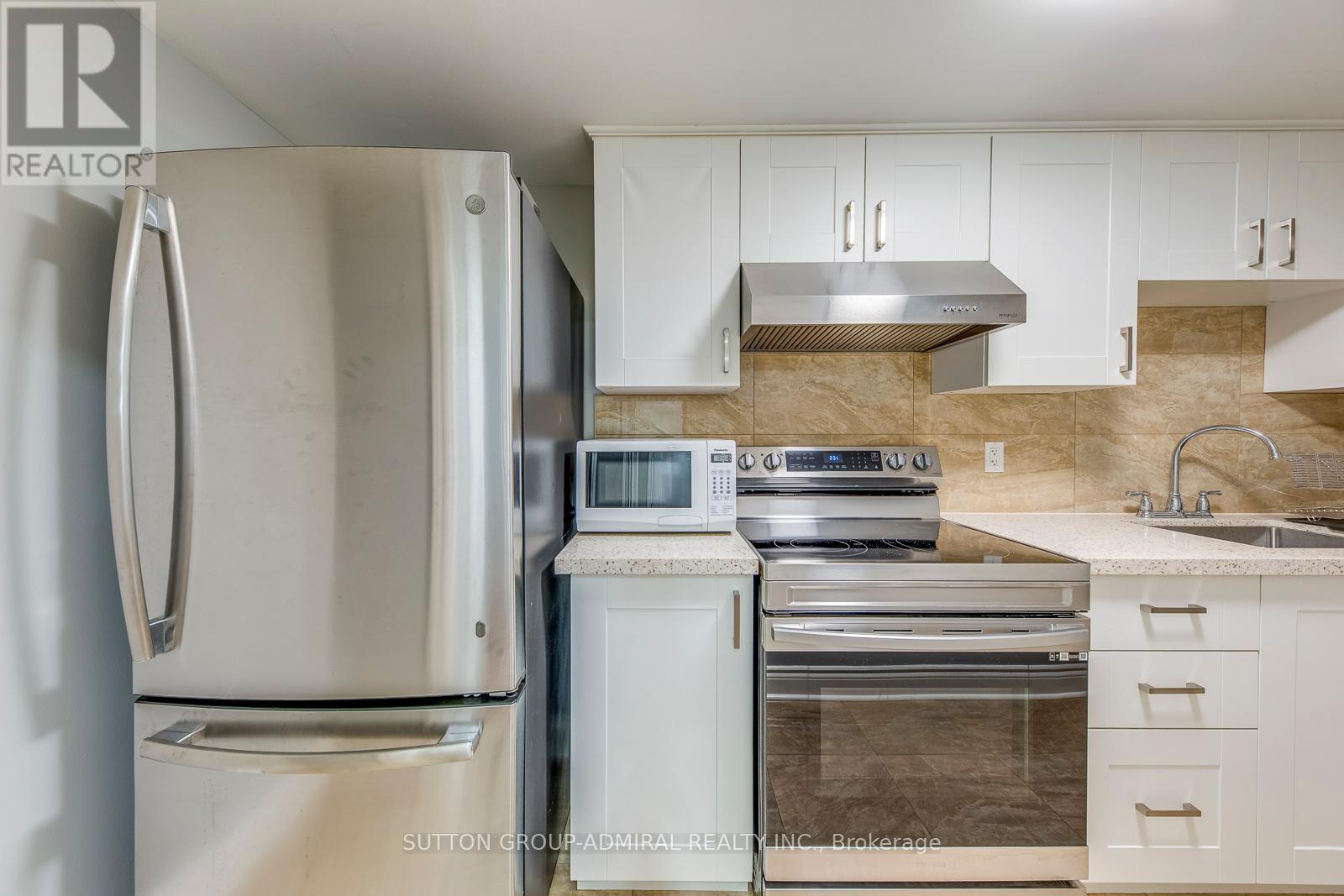 69 Norgrove Crescent, Toronto, Ontario  M9P 3C7 - Photo 18 - W12382709