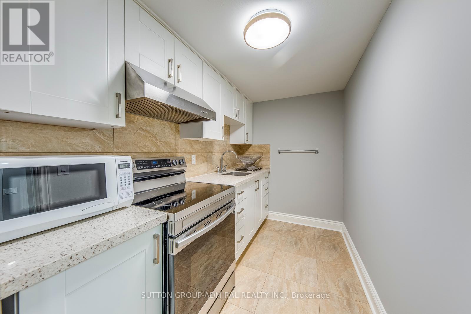 69 Norgrove Crescent, Toronto, Ontario  M9P 3C7 - Photo 19 - W12382709
