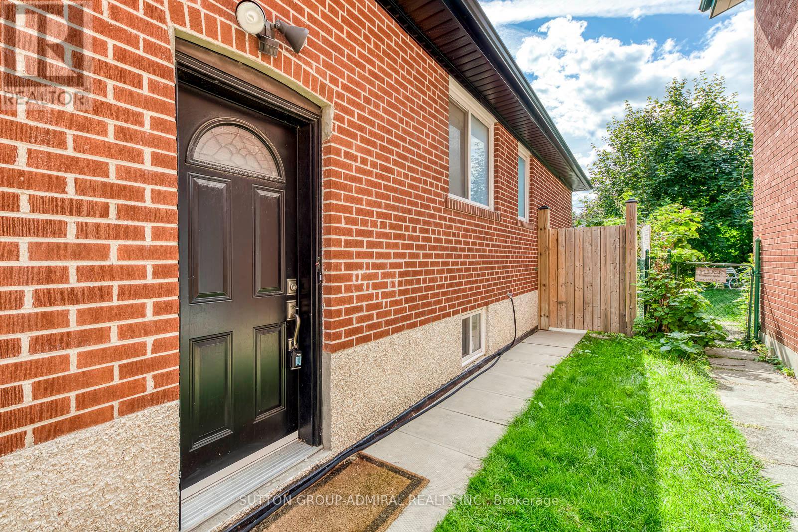 69 Norgrove Crescent, Toronto, Ontario  M9P 3C7 - Photo 2 - W12382709