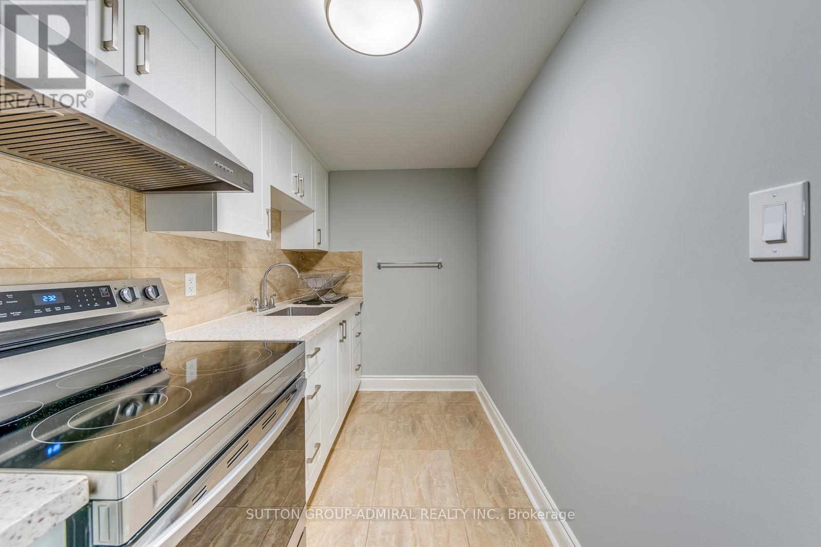 69 Norgrove Crescent, Toronto, Ontario  M9P 3C7 - Photo 20 - W12382709