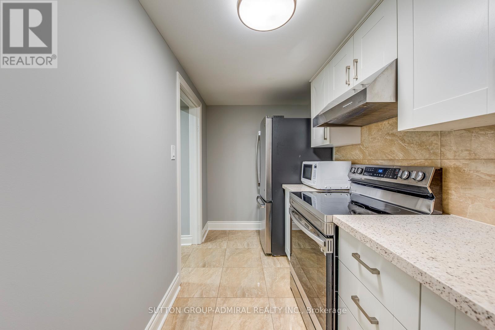 69 Norgrove Crescent, Toronto, Ontario  M9P 3C7 - Photo 21 - W12382709