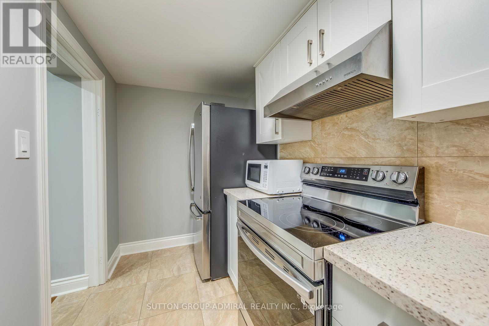 69 Norgrove Crescent, Toronto, Ontario  M9P 3C7 - Photo 22 - W12382709
