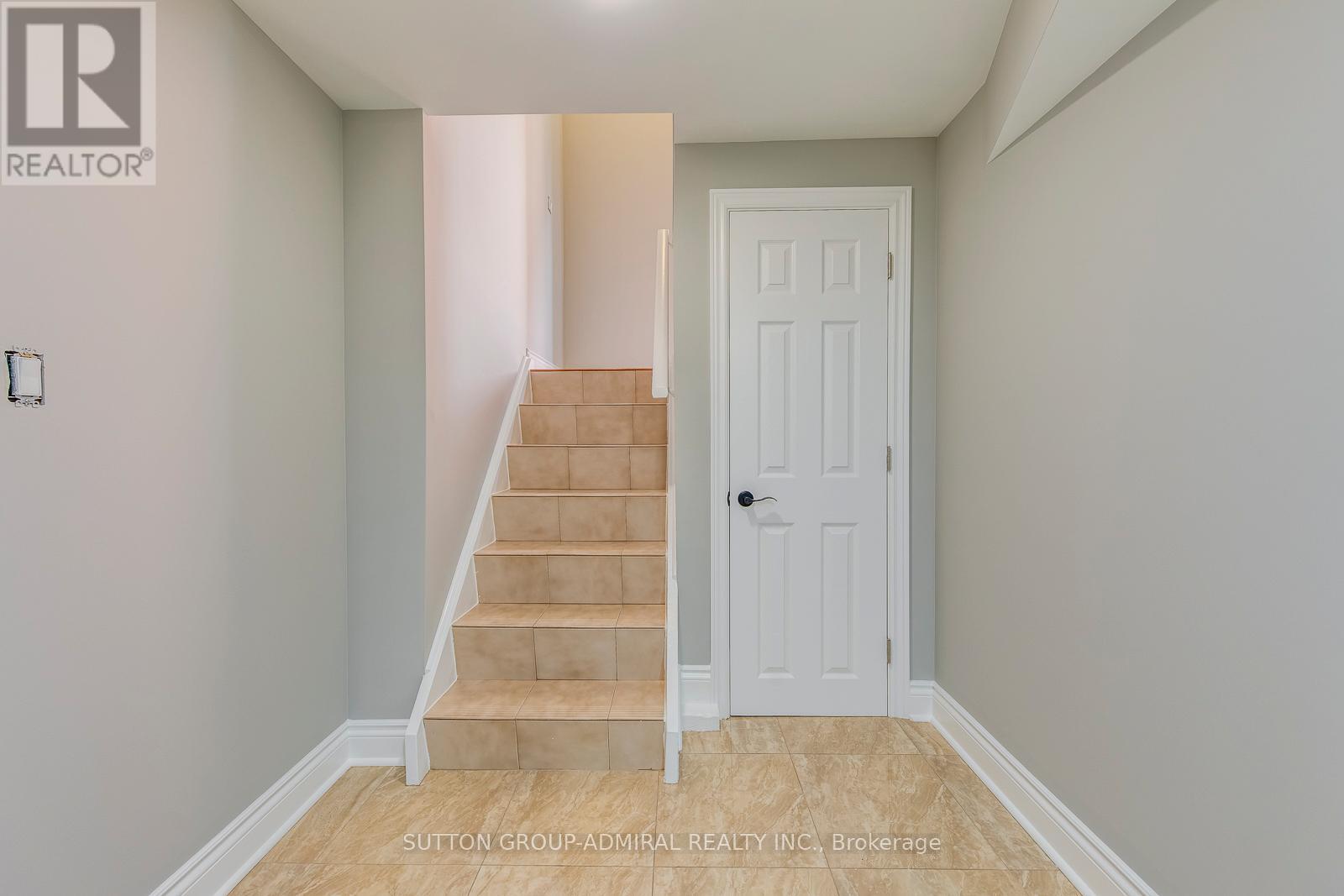69 Norgrove Crescent, Toronto, Ontario  M9P 3C7 - Photo 4 - W12382709