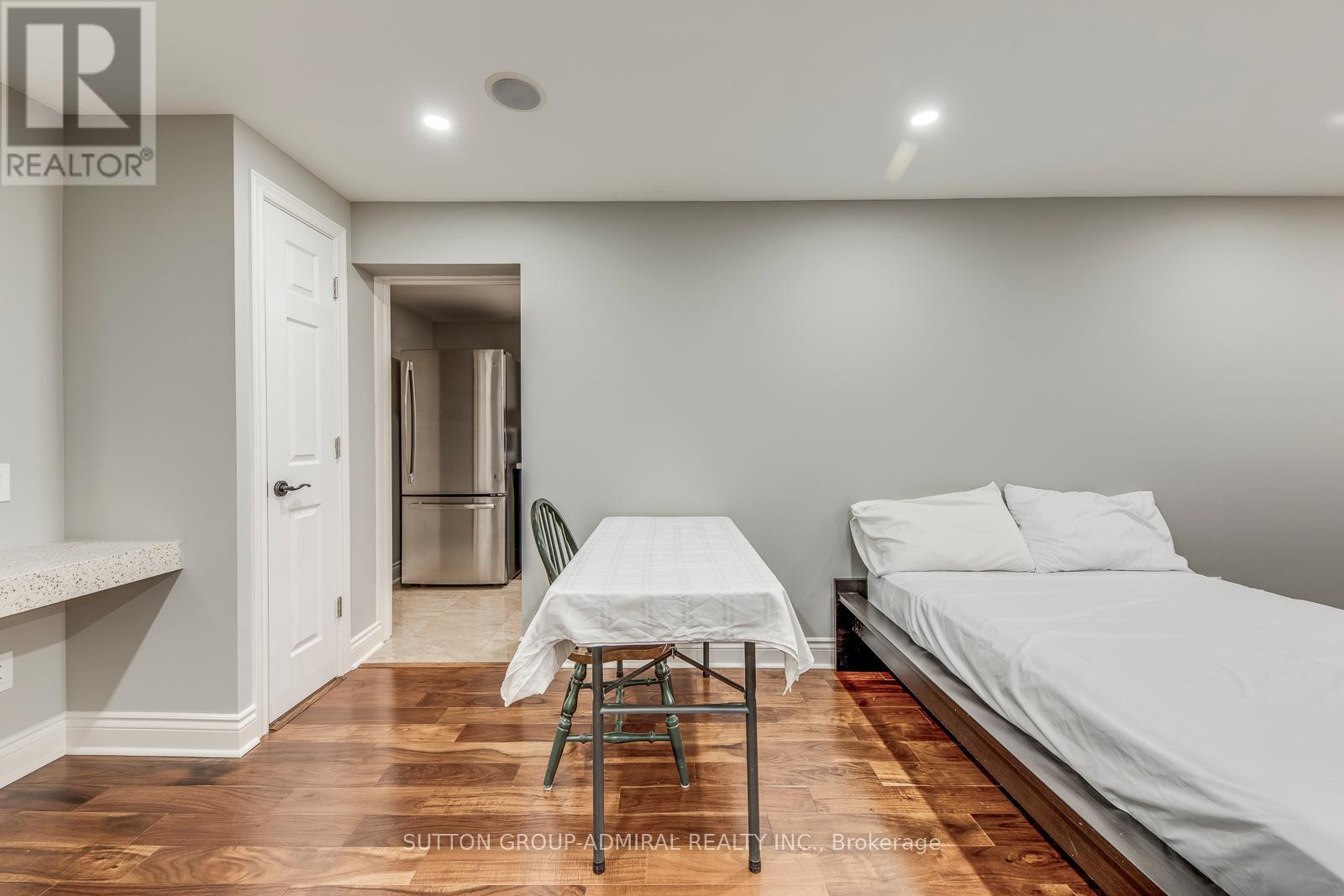 69 Norgrove Crescent, Toronto, Ontario  M9P 3C7 - Photo 9 - W12382709