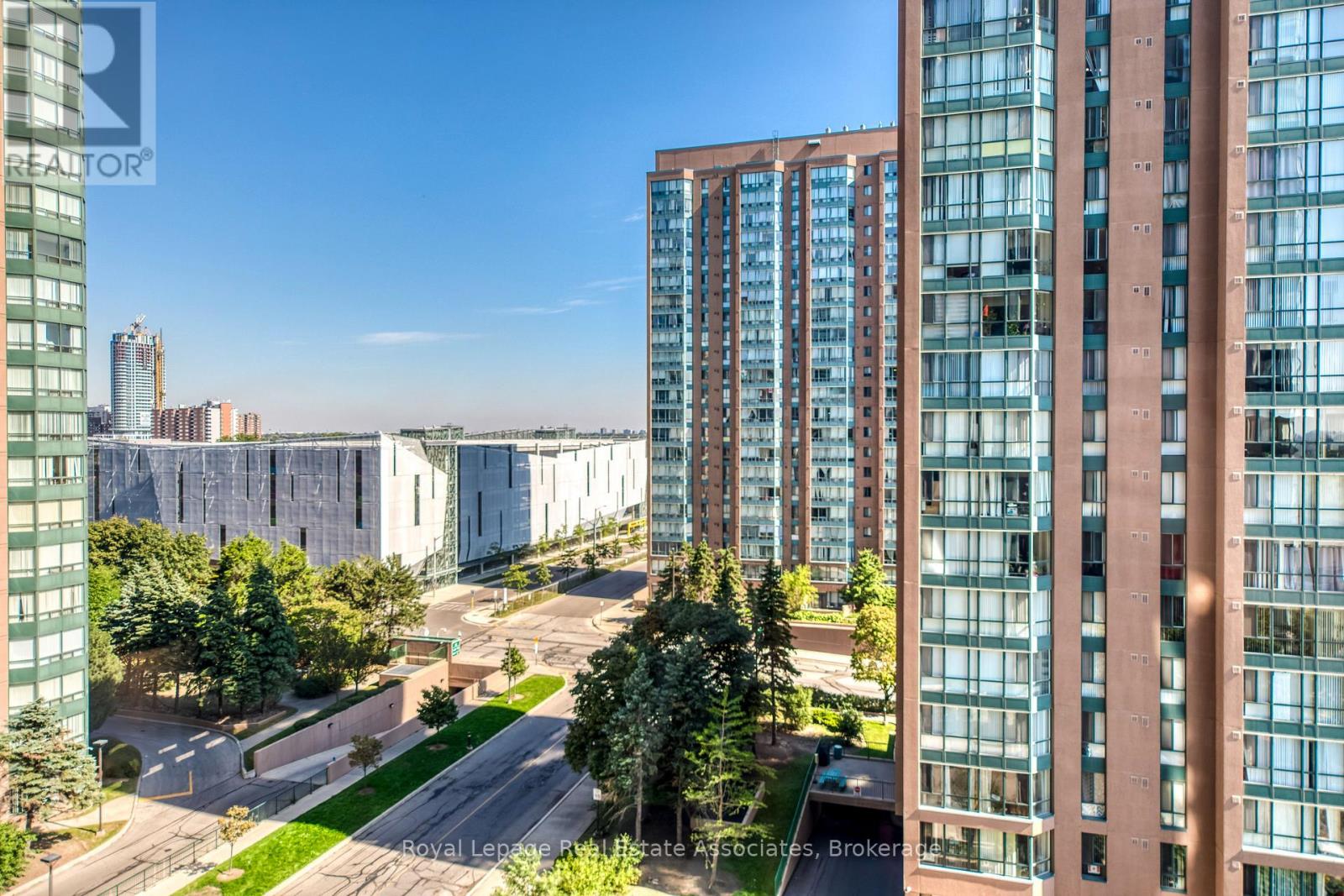 901 - 155 Hillcrest Avenue, Mississauga, Ontario  L5B 3Z2 - Photo 12 - W12382712