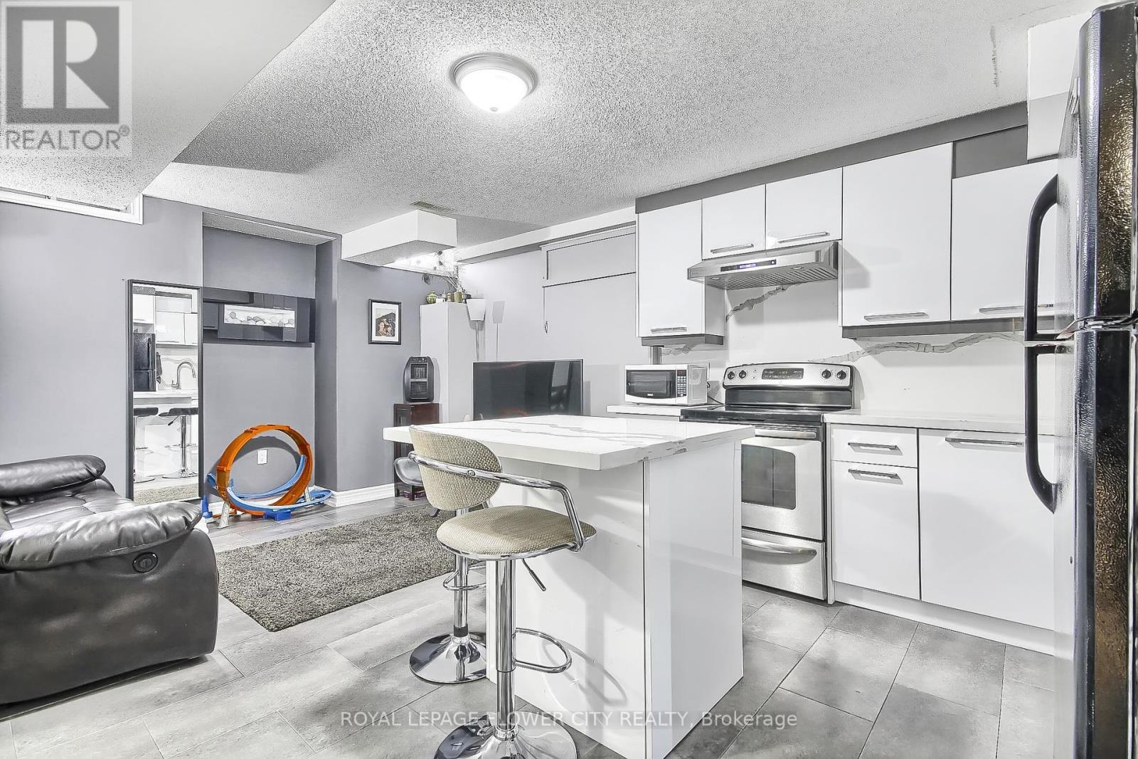 Basement - 4 Tobermory Crescent, Brampton, Ontario  L6V 4T6 - Photo 2 - W12382731