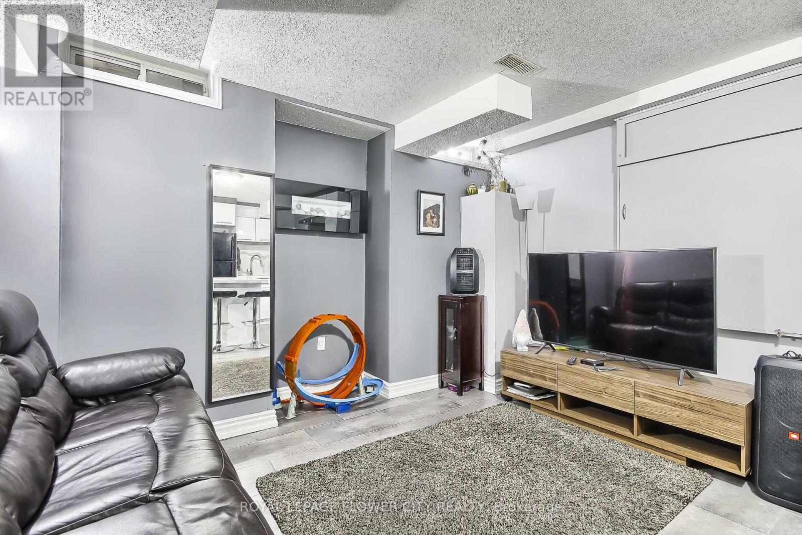 Basement - 4 Tobermory Crescent, Brampton, Ontario  L6V 4T6 - Photo 4 - W12382731