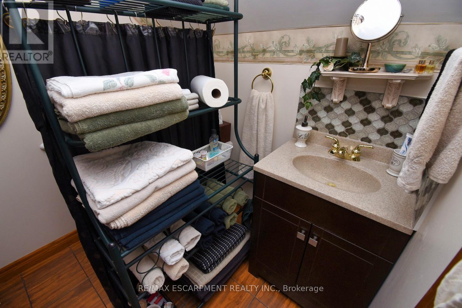251 East 31st Street, Hamilton, Ontario  L8V 3P6 - Photo 17 - X12382722