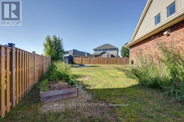 125 Old Field Lane Sw, Central Elgin, Ontario  N5L 0A9 - Photo 7 - X12382756