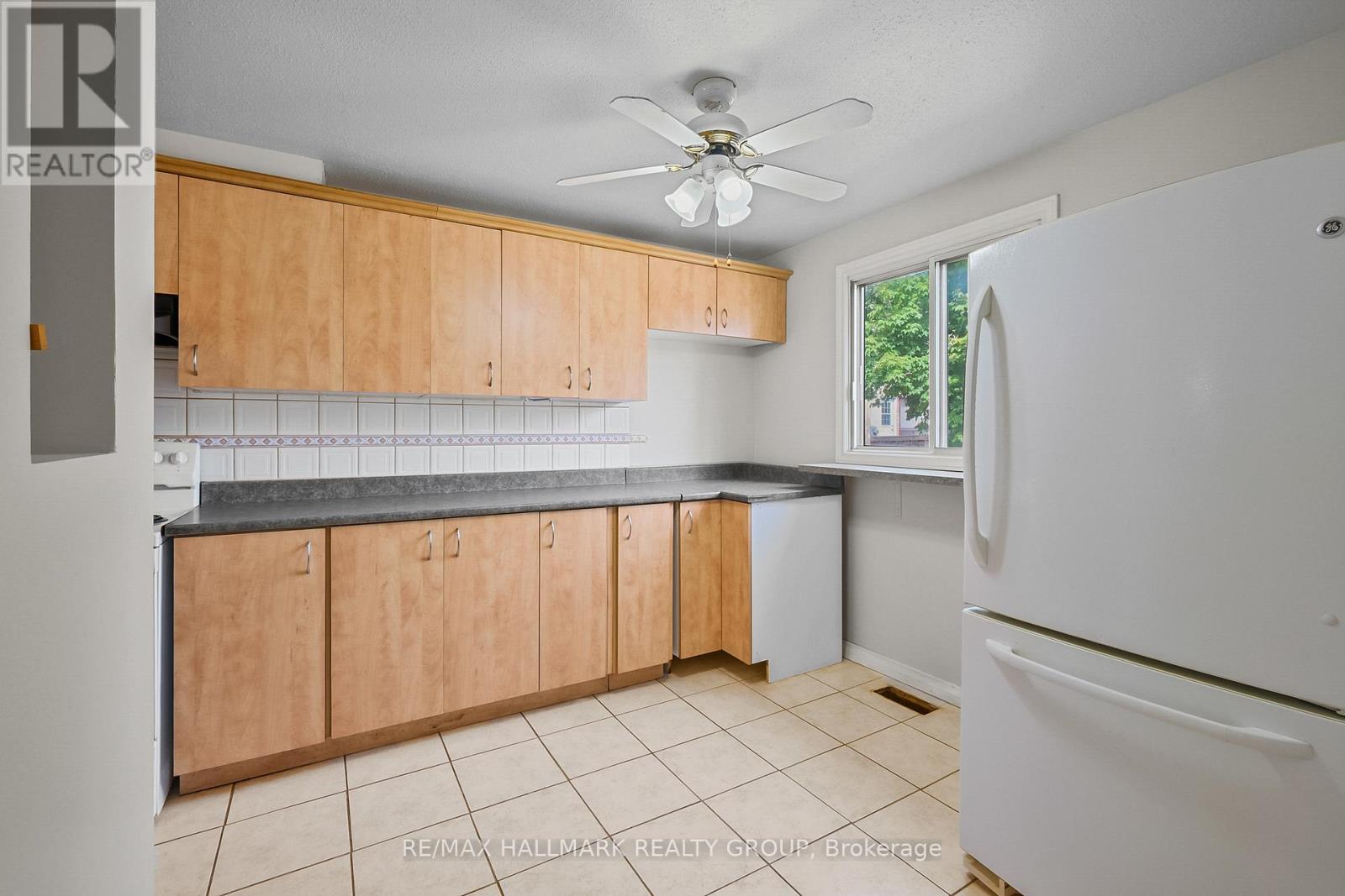 9 - 1483 Bethamy Lane, Ottawa, Ontario  K1J 8P7 - Photo 18 - X12382764