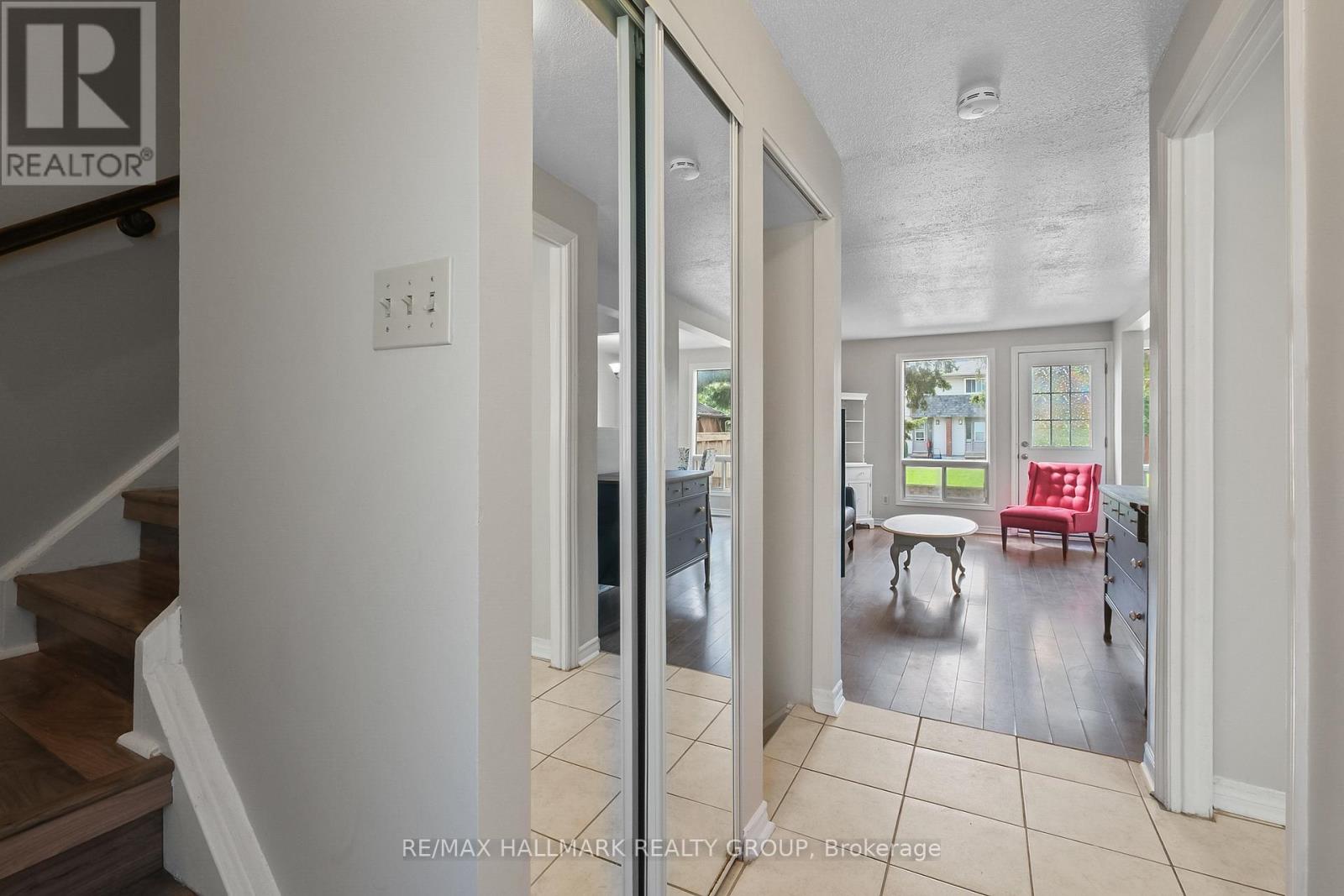9 - 1483 Bethamy Lane, Ottawa, Ontario  K1J 8P7 - Photo 3 - X12382764