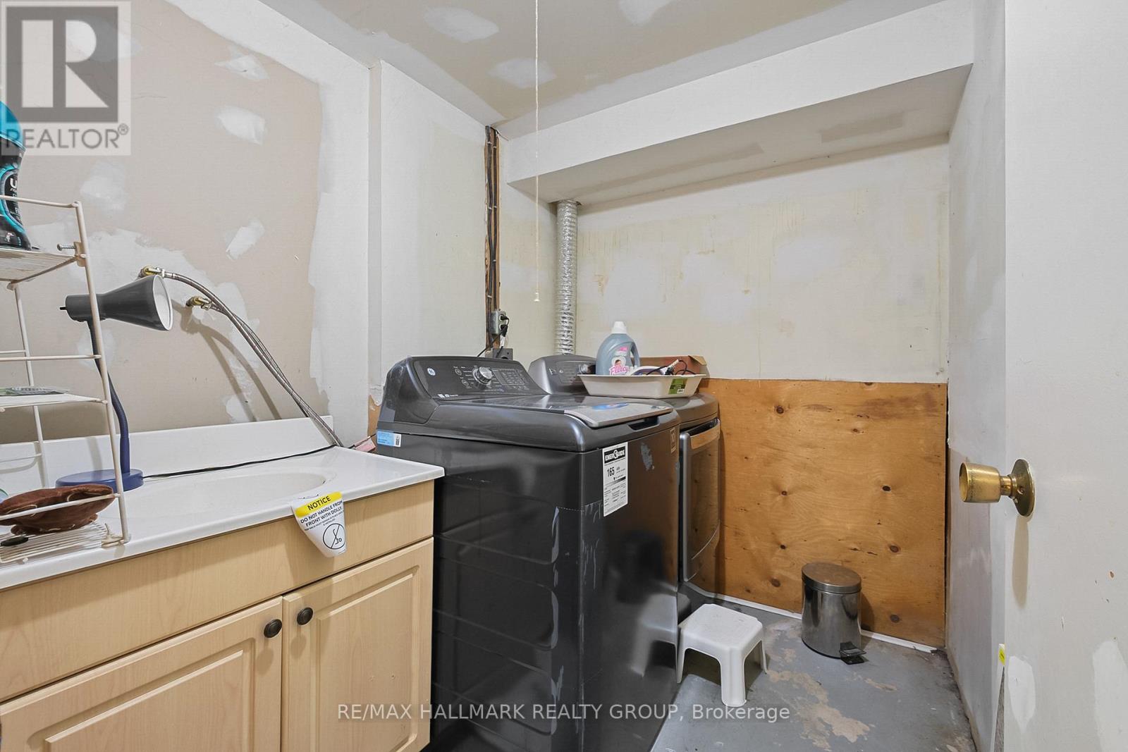 9 - 1483 Bethamy Lane, Ottawa, Ontario  K1J 8P7 - Photo 40 - X12382764