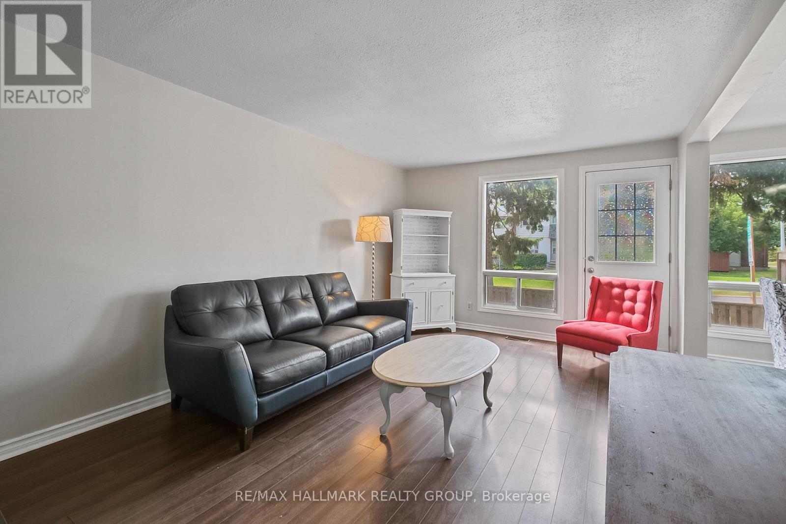9 - 1483 Bethamy Lane, Ottawa, Ontario  K1J 8P7 - Photo 5 - X12382764