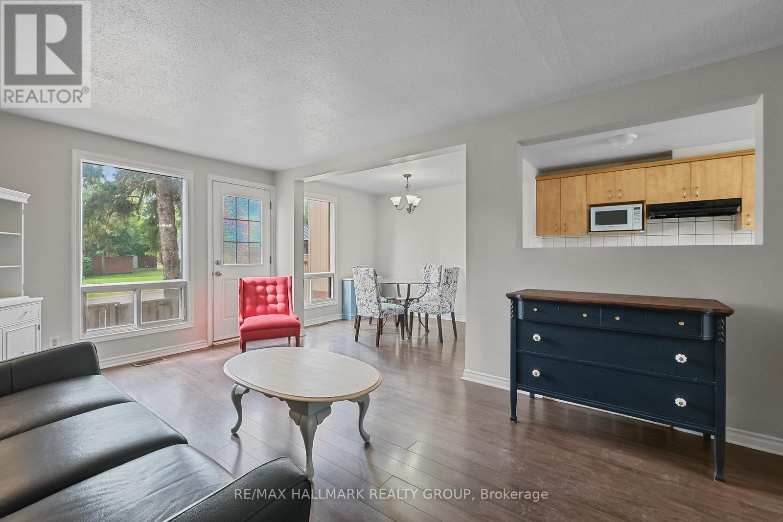 9 - 1483 Bethamy Lane, Ottawa, Ontario  K1J 8P7 - Photo 6 - X12382764