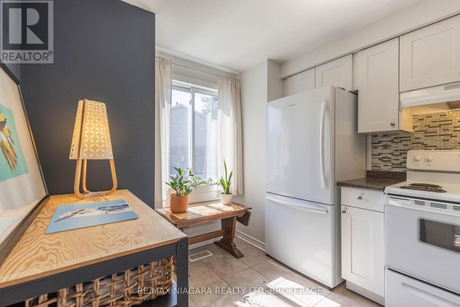 43 - 6767 Thorold Stone Road, Niagara Falls (Stamford), Ontario  L2J 3W9 - Photo 5 - X12382754