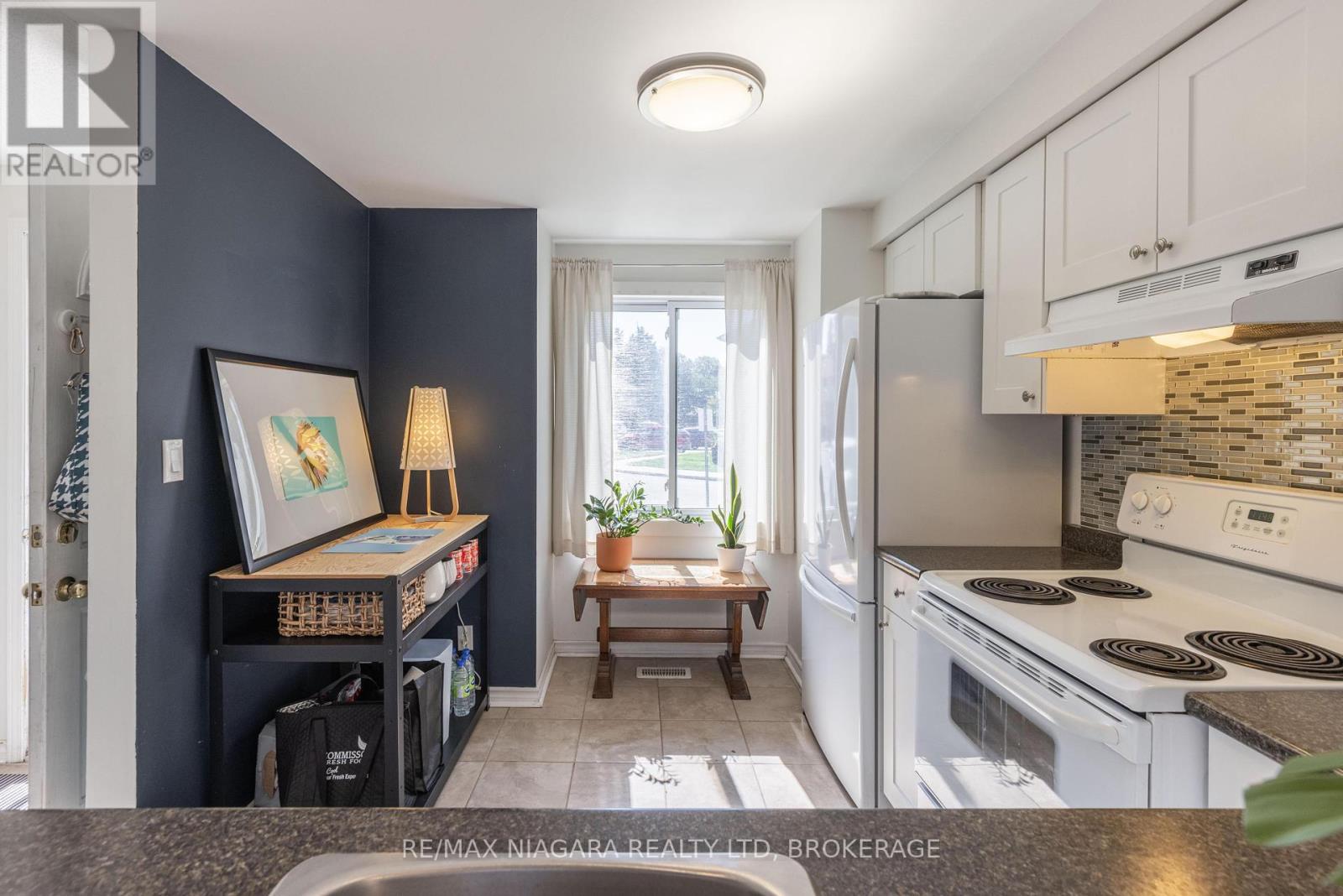 43 - 6767 Thorold Stone Road, Niagara Falls (Stamford), Ontario  L2J 3W9 - Photo 6 - X12382754