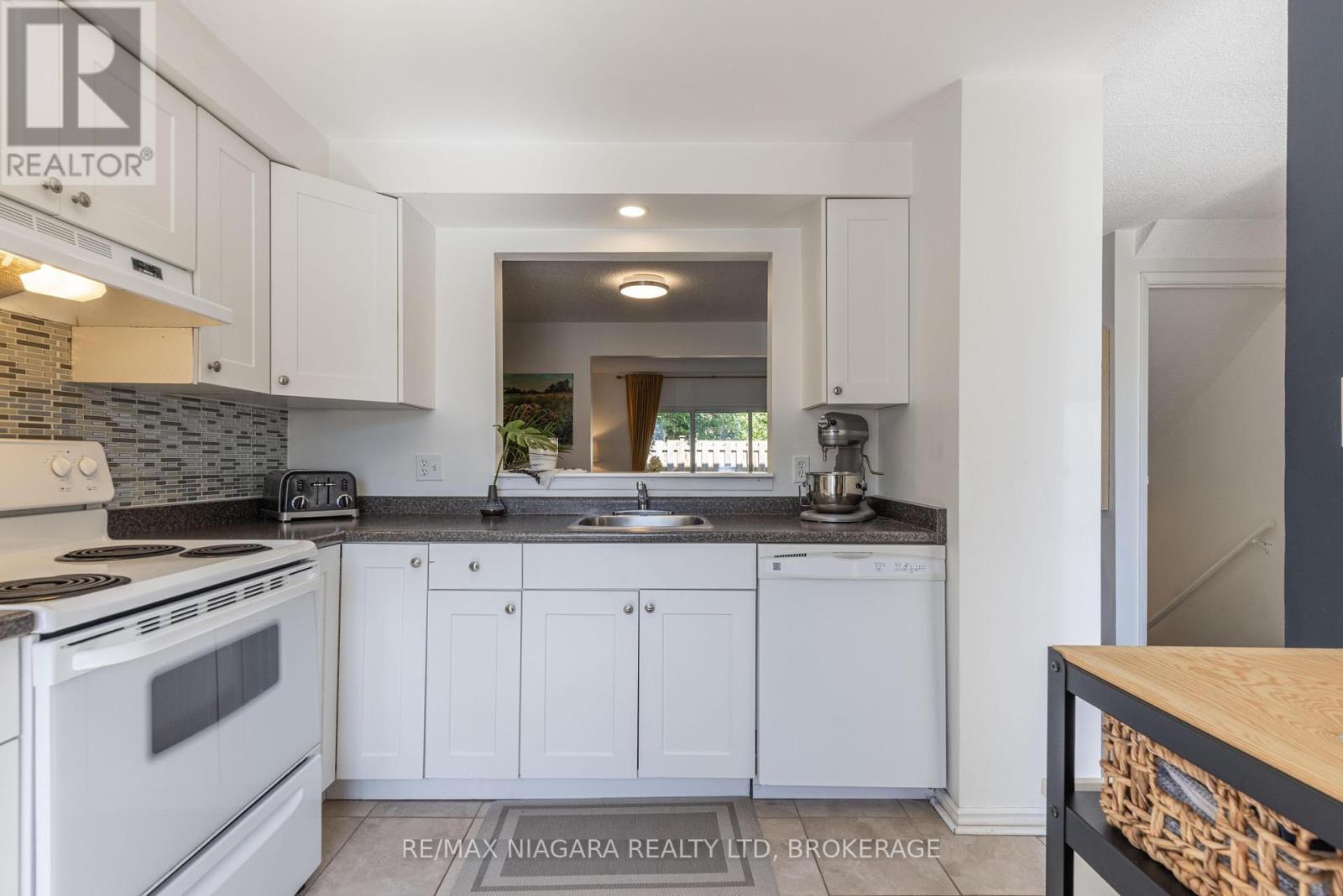 43 - 6767 Thorold Stone Road, Niagara Falls (Stamford), Ontario  L2J 3W9 - Photo 7 - X12382754