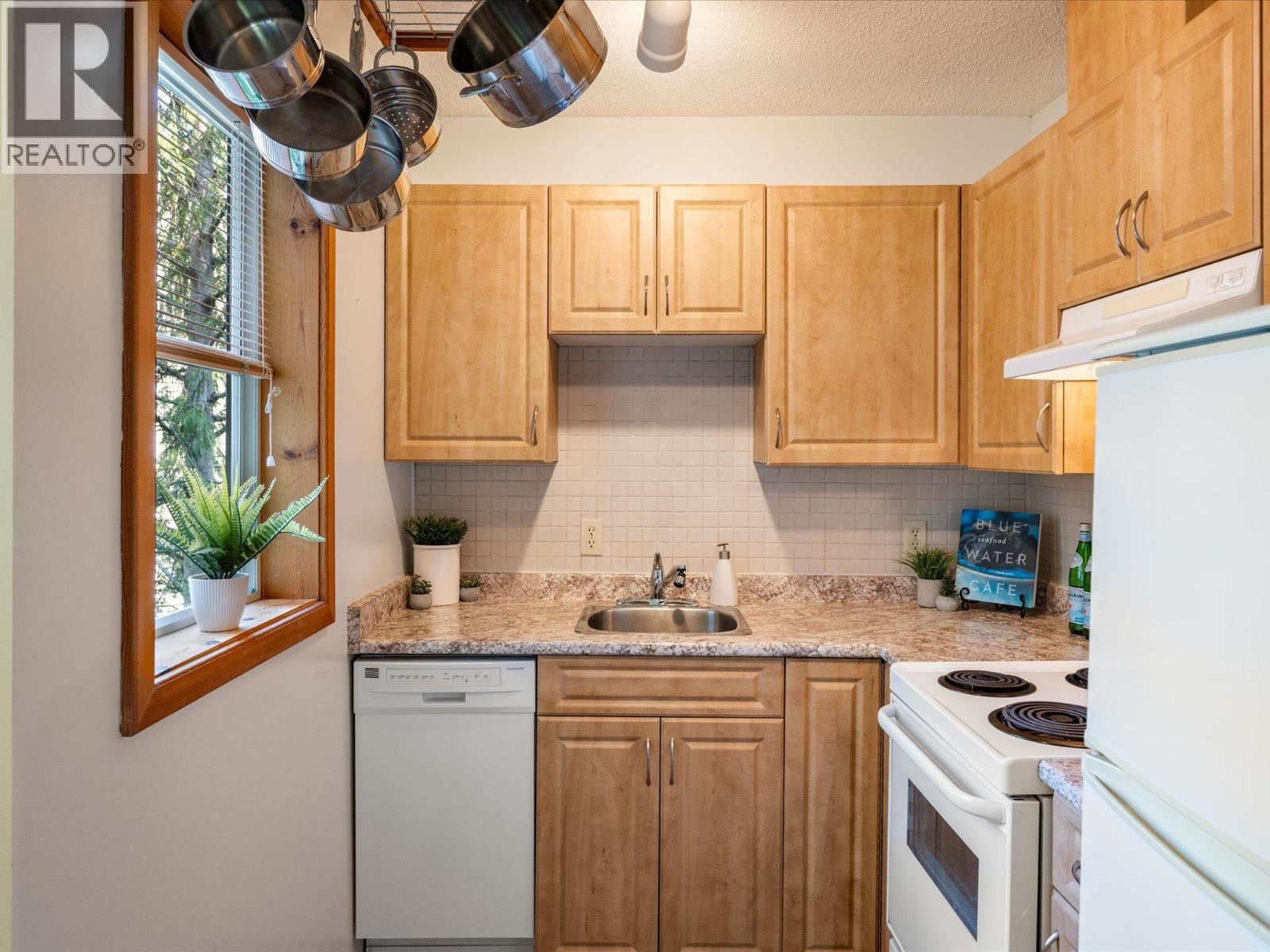 6 2217 Marmot Place, Whistler, British Columbia  V8E 0B4 - Photo 8 - R3044029