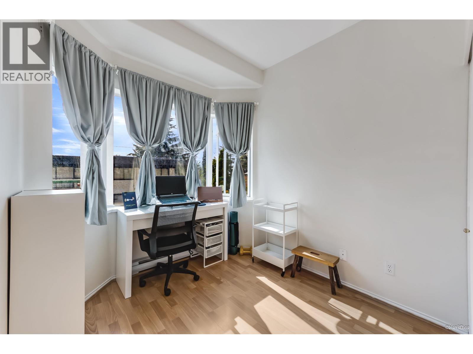 104 177 W 5th Street, North Vancouver, British Columbia  V7M 2L7 - Photo 2 - R3044039