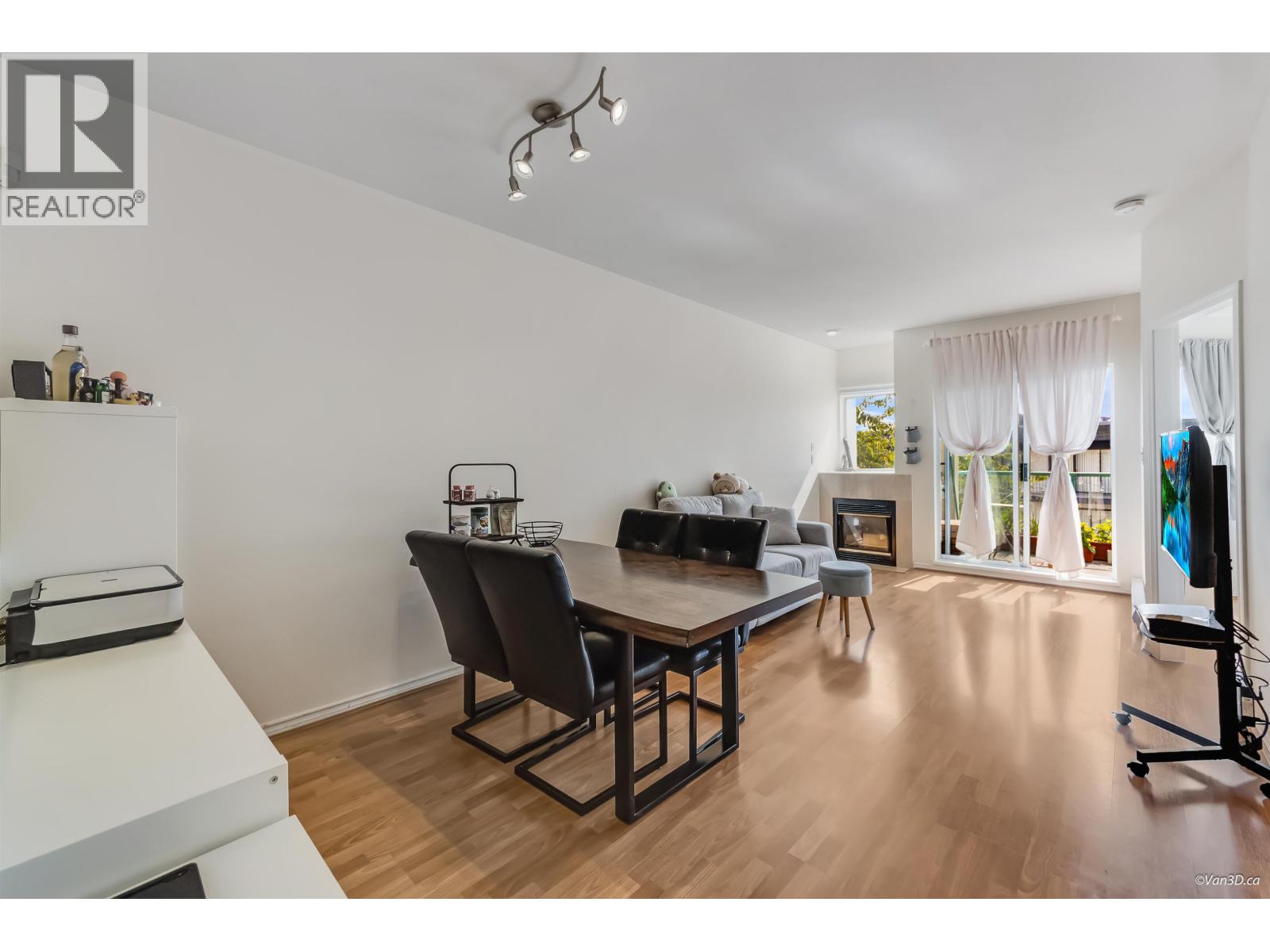 104 177 W 5th Street, North Vancouver, British Columbia  V7M 2L7 - Photo 5 - R3044039