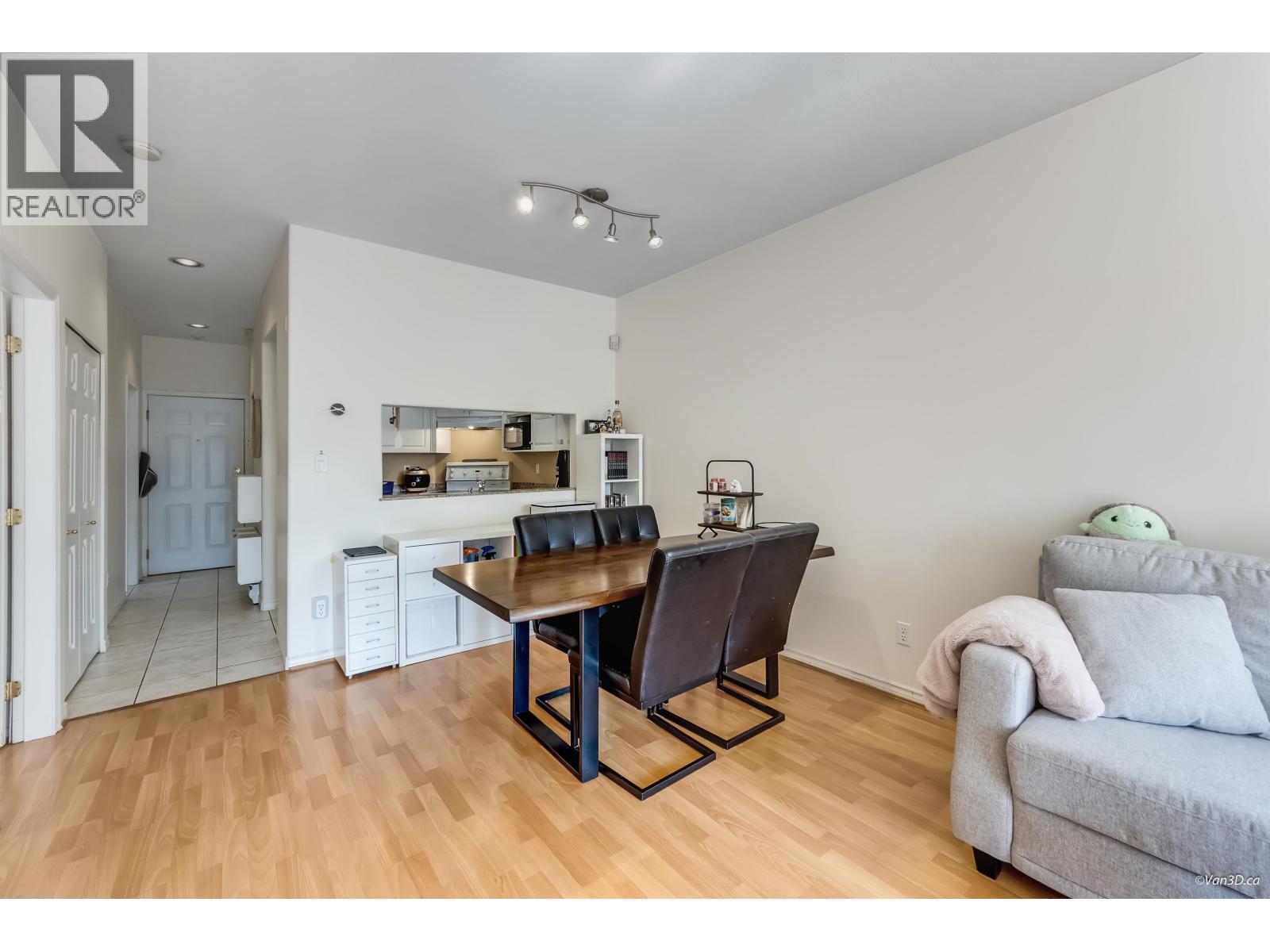 104 177 W 5th Street, North Vancouver, British Columbia  V7M 2L7 - Photo 8 - R3044039
