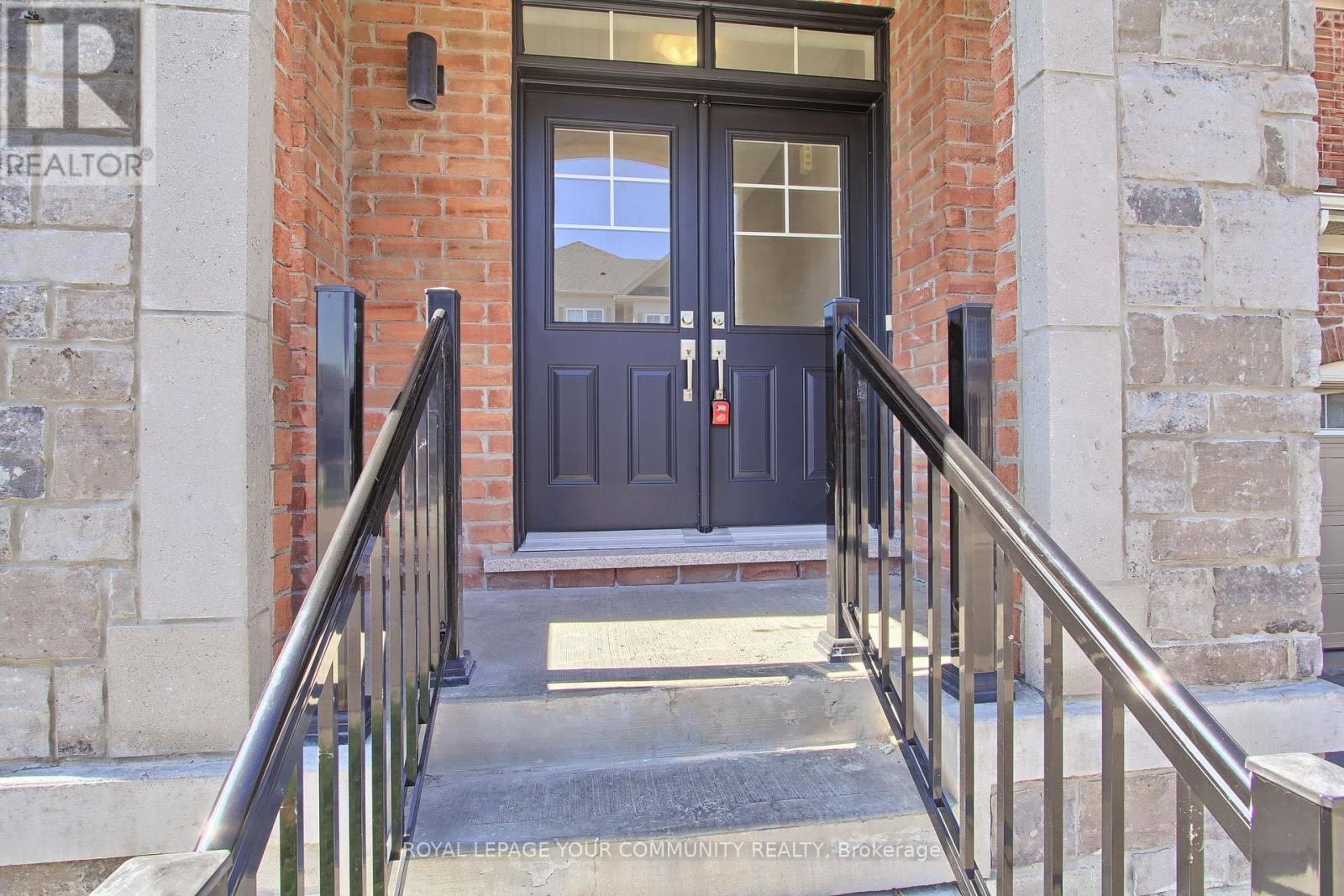 230 Bennett Street, Newmarket, Ontario  L3X 0M1 - Photo 2 - N12382762