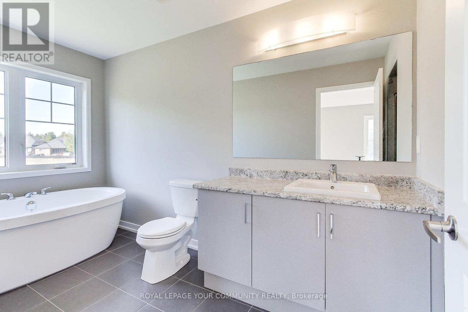 230 Bennett Street, Newmarket, Ontario  L3X 0M1 - Photo 23 - N12382762
