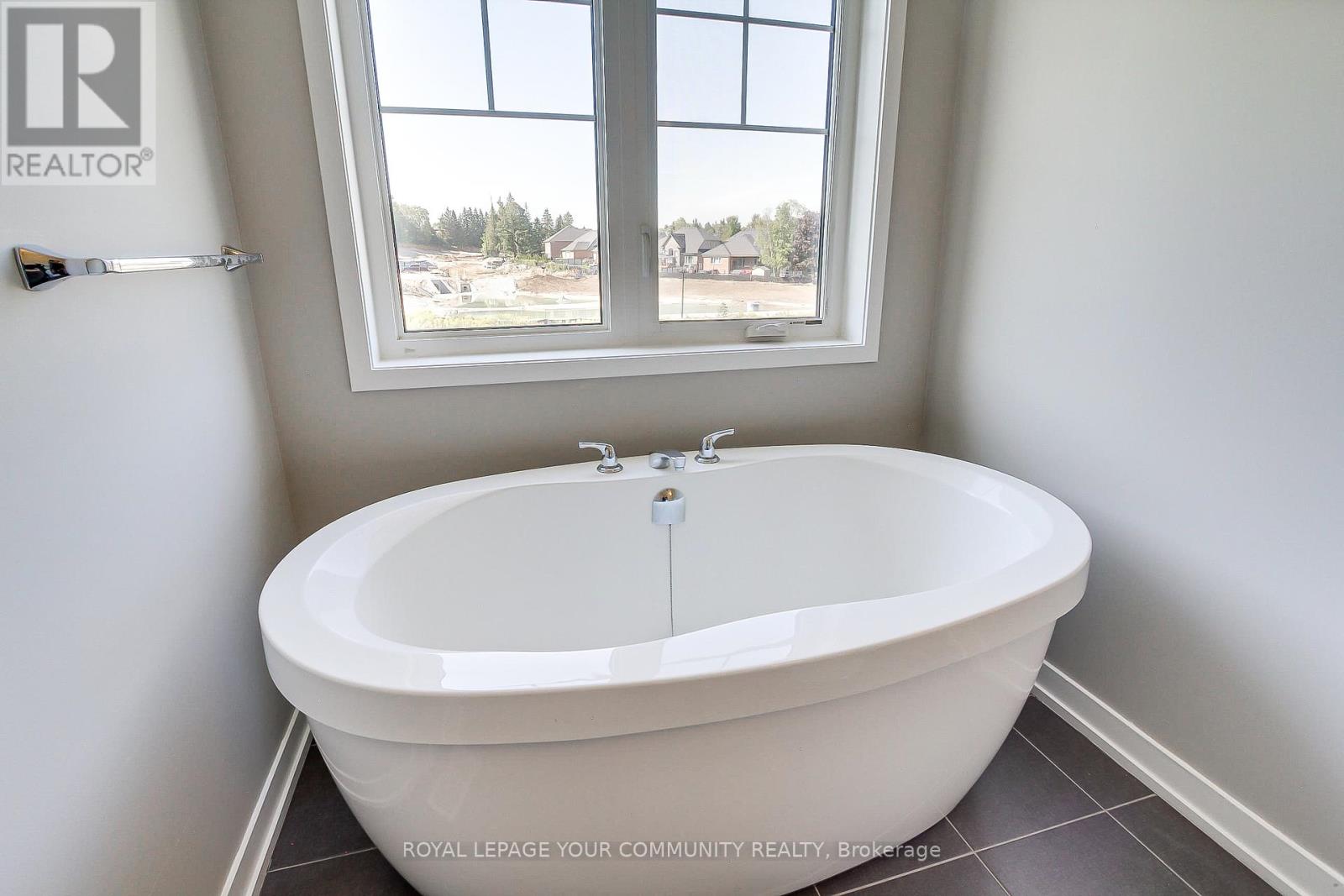 230 Bennett Street, Newmarket, Ontario  L3X 0M1 - Photo 25 - N12382762