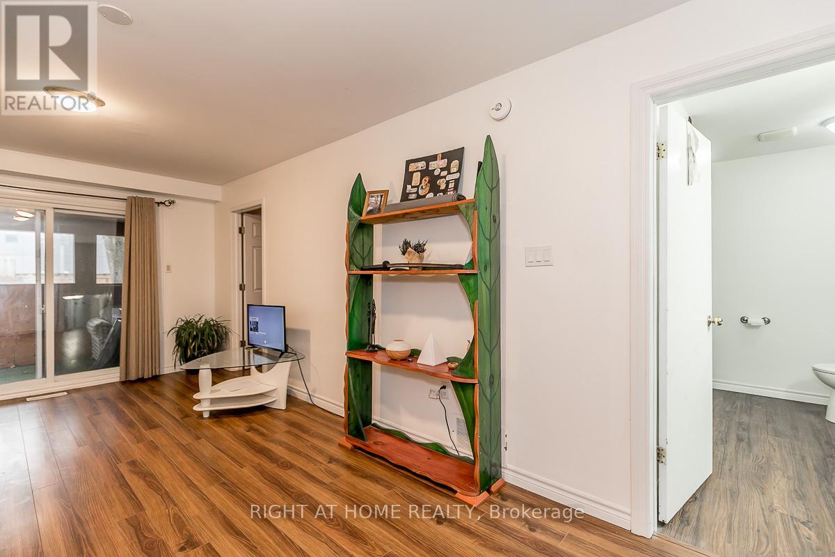 Lower - 20 Carlton Road, Barrie, Ontario  L4M 5J6 - Photo 11 - S12382745